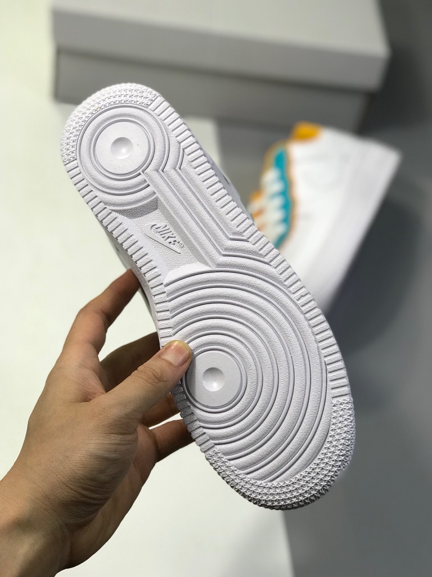 170Nike Air Force 1 Low '07 低帮空军一号休闲板鞋 “新款白黄蓝&红”订制皮料 原盒原标 内置气垫 官方货号：AA0287-104/105