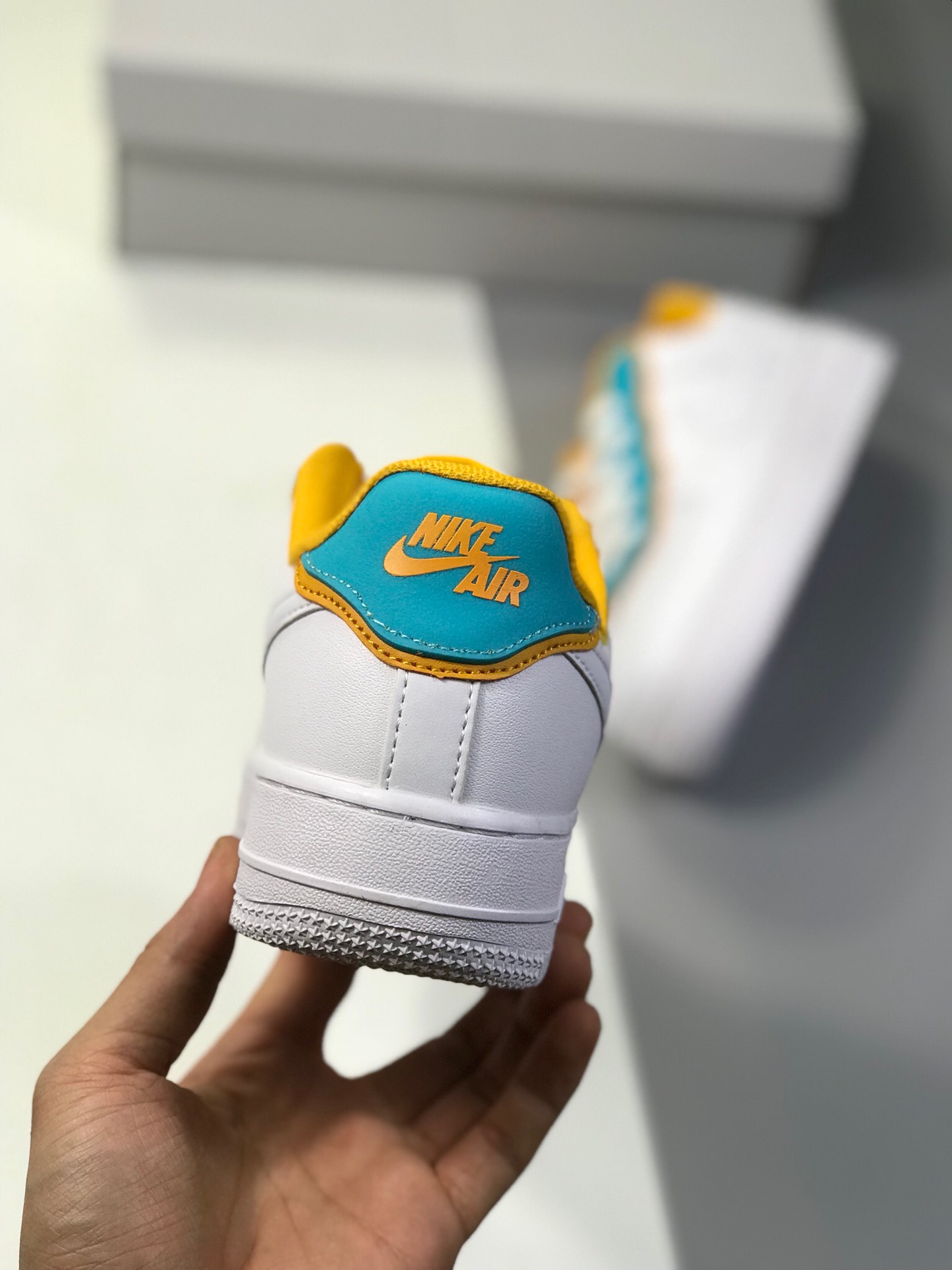 170Nike Air Force 1 Low '07 低帮空军一号休闲板鞋 “新款白黄蓝&红”订制皮料 原盒原标 内置气垫 官方货号：AA0287-104/105