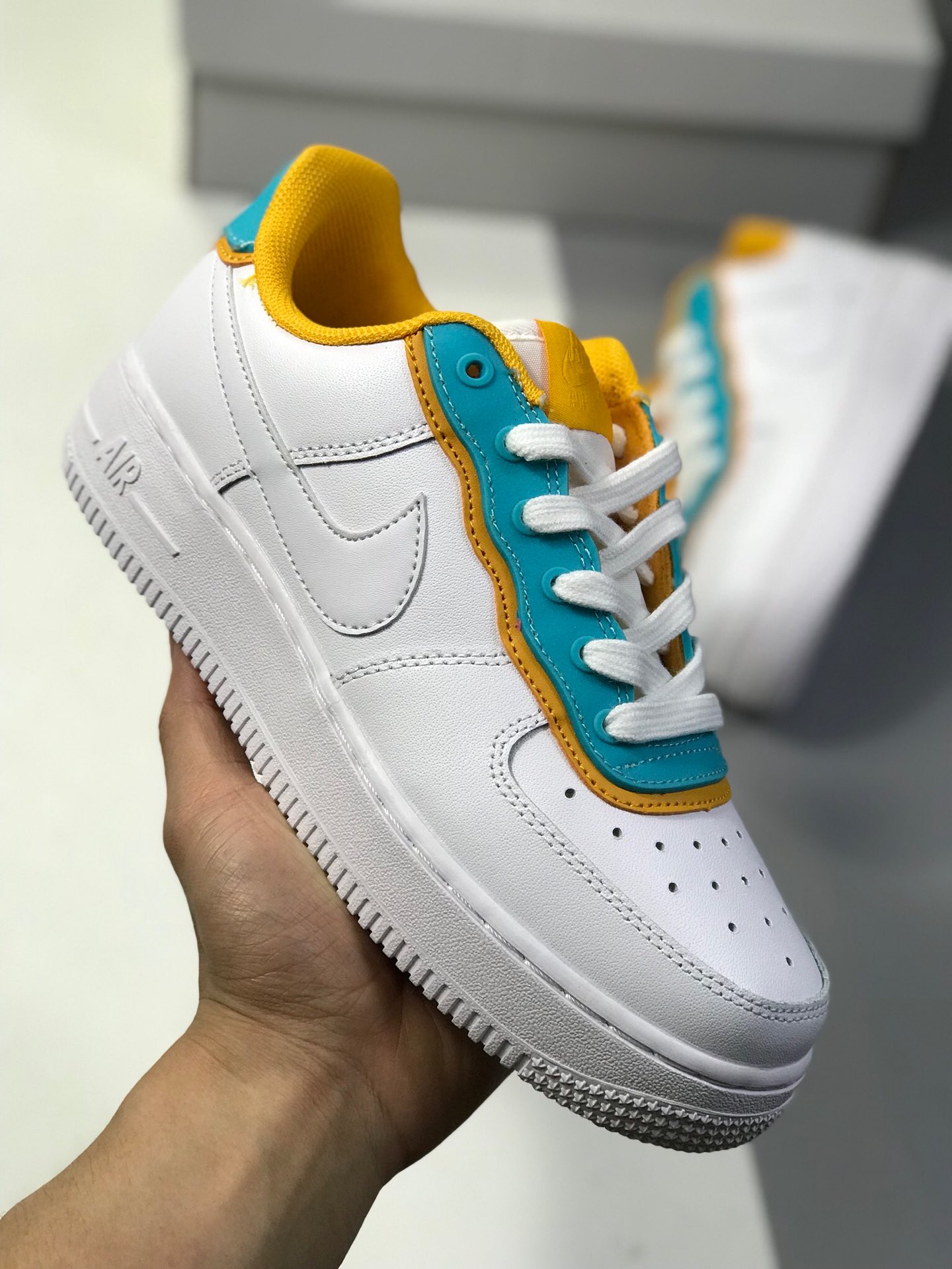 170Nike Air Force 1 Low '07 低帮空军一号休闲板鞋 “新款白黄蓝&红”订制皮料 原盒原标 内置气垫 官方货号：AA0287-104/105