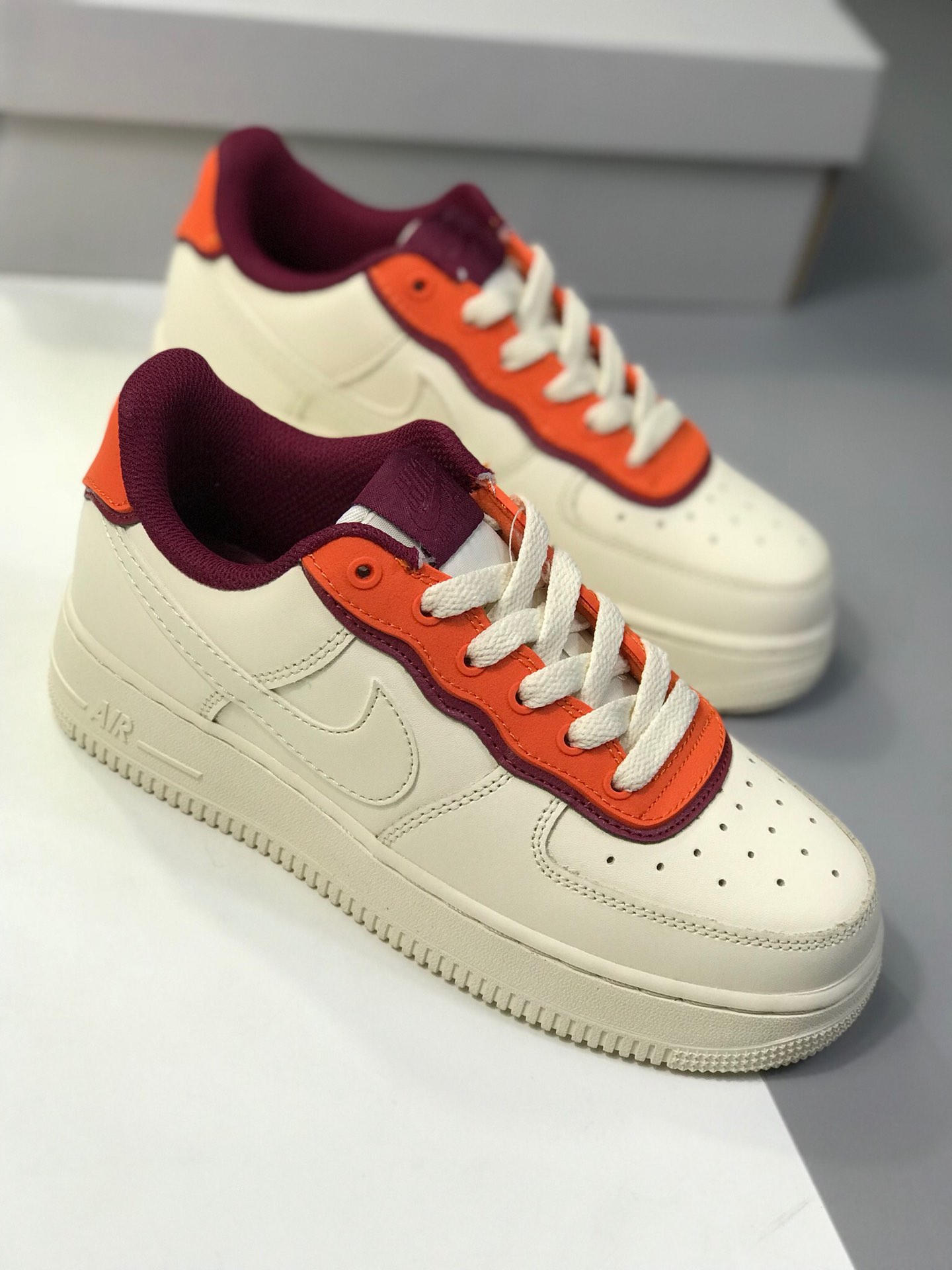 170Nike Air Force 1 Low '07 低帮空军一号休闲板鞋 “新款白黄蓝&红”订制皮料 原盒原标 内置气垫 官方货号：AA0287-104/105
