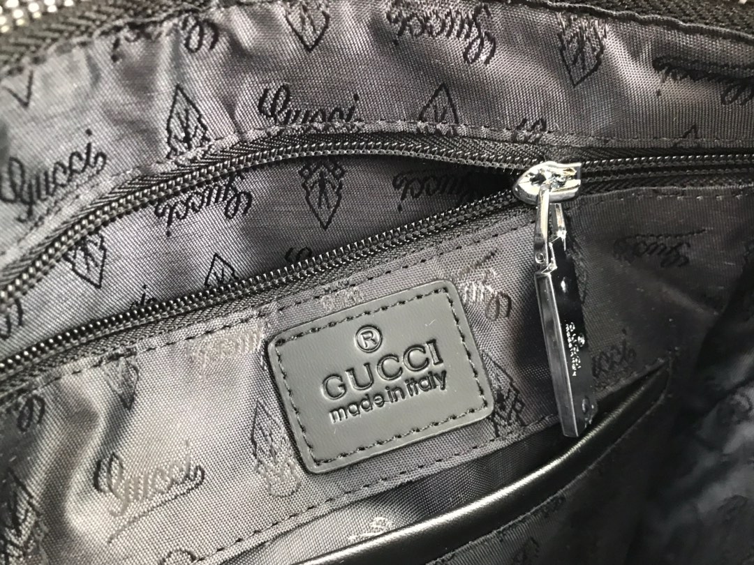 （型号：33086～斜挎包黑色） 古奇 GUCCI[得意]2021男士休闲系列👻👻👻挺阔流畅大方的楦型设