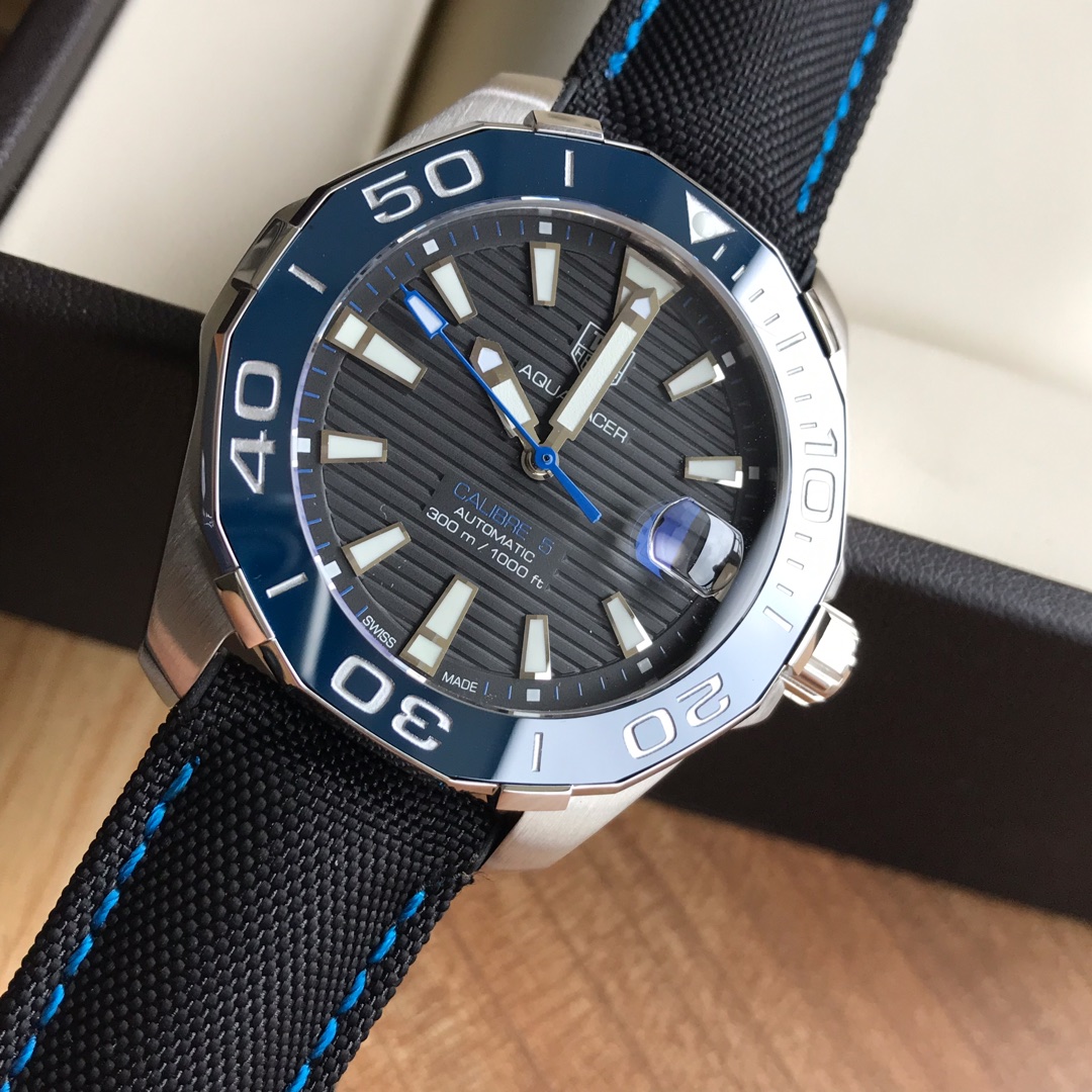 NO:727852,Can be customized to check the code at the counter. Batch: Packing: 50 New models with good looks are in stock, Original Tagheuer, TAG Heuer Aquaracer series mechanical watches, counter 16500. Medium size: 41mm diameter, sapphire mirror, super luminous hands, original Swiss movement, support for disassembly and inspection, ultra-difficult stainless steel wire drawing process cannot be imitated, one watch and one code with hangtag, counter synchronization!  Brand new complete set of [color][color][color],,tag heue19860909可以订做专柜查验码 批:包装:50 新款高颜值有货,Original Tagheuer,泰格豪雅竞潜系列机械表,专柜16500. 中号:41mm表径,蓝宝石镜面,超强夜光指针,原装瑞士机芯,支持拆机验货,超高难度精钢拉丝工艺无法仿制,一表一码配吊牌,专柜同步！全新全套出[色][色][色],,tag heue,Watch