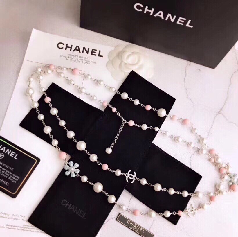  👑Chanel 小香 早春新款 香奈儿希腊款麦穗双C蓝色花朵镶珍珠项链毛衣链 精选正品一致黄铜材质 甜