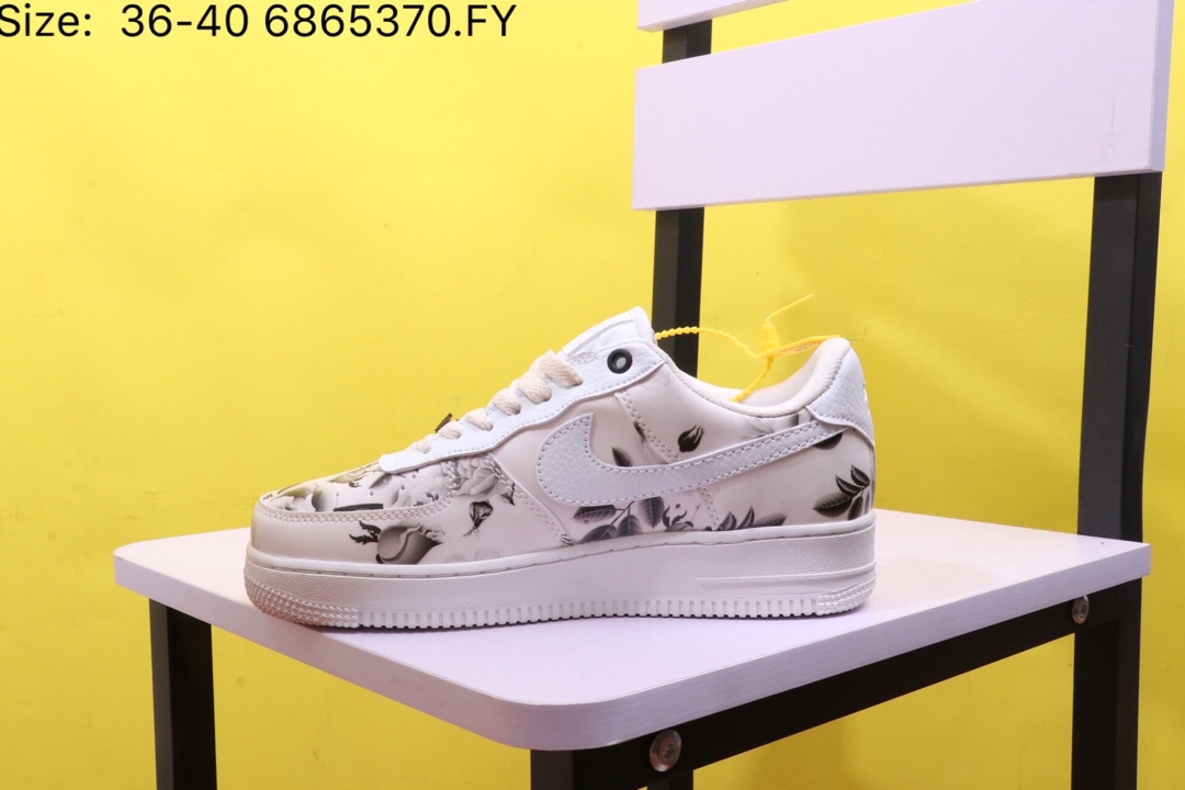 210【耐克 Nike Air Force 1】Nike Wmns Air Force 1 '07 LXX 空军一号 低帮运动休闲板鞋 AO1017-102花卉 专为少女定制