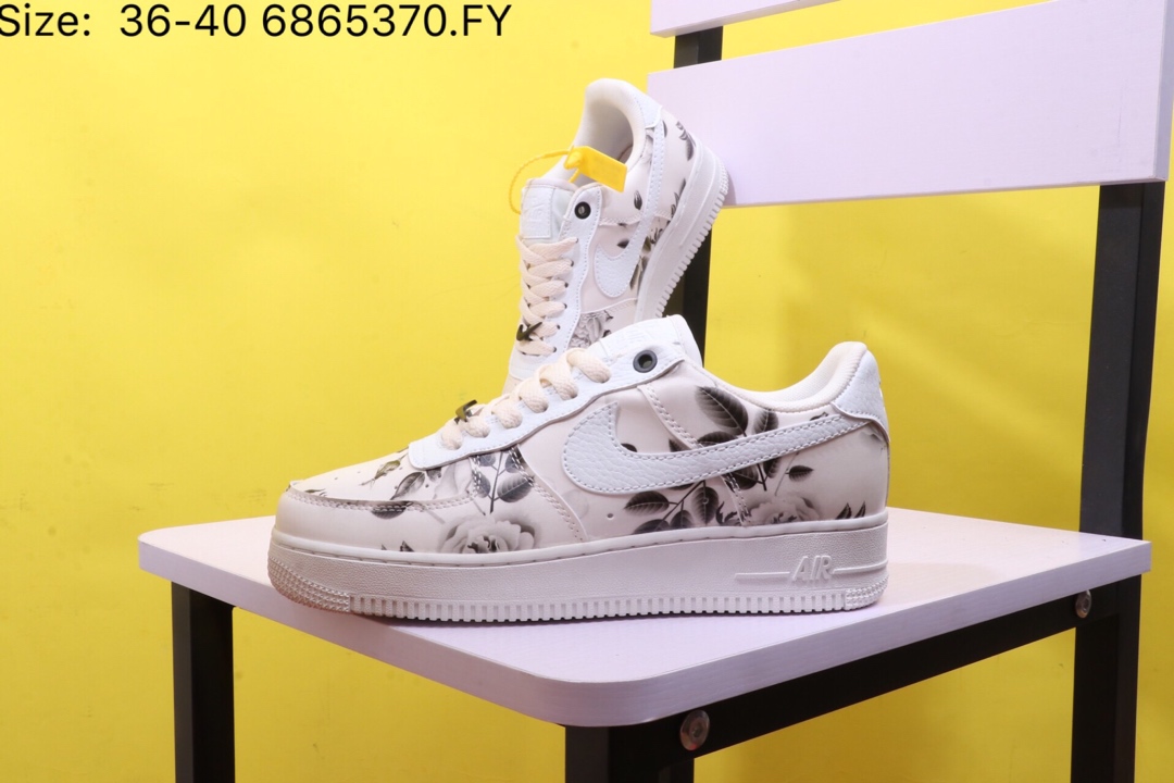 210【耐克 Nike Air Force 1】Nike Wmns Air Force 1 '07 LXX 空军一号 低帮运动休闲板鞋 AO1017-102花卉 专为少女定制