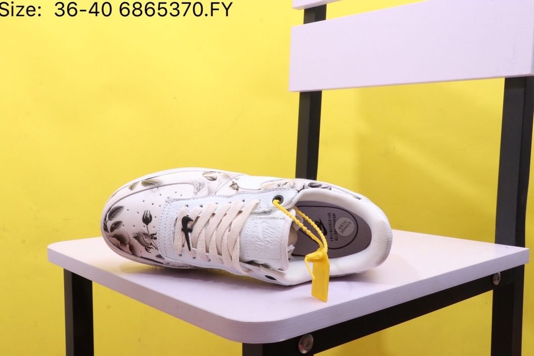 210【耐克 Nike Air Force 1】Nike Wmns Air Force 1 '07 LXX 空军一号 低帮运动休闲板鞋 AO1017-102花卉 专为少女定制