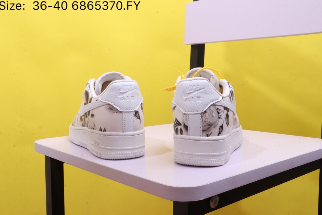 210【耐克 Nike Air Force 1】Nike Wmns Air Force 1 '07 LXX 空军一号 低帮运动休闲板鞋 AO1017-102花卉 专为少女定制