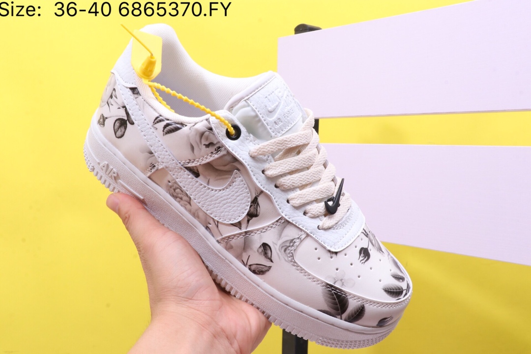 210【耐克 Nike Air Force 1】Nike Wmns Air Force 1 '07 LXX 空军一号 低帮运动休闲板鞋 AO1017-102花卉 专为少女定制