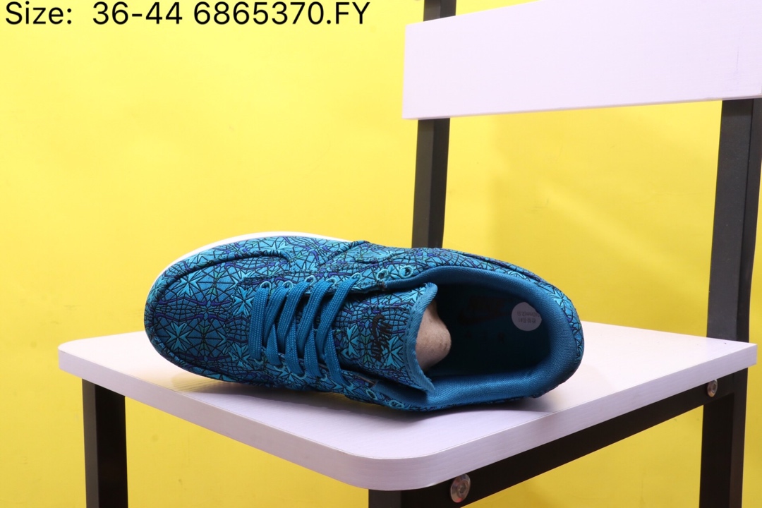 210【 耐克 Nike Air Force 1】 Nike Air Force 1 Low Premium鞋面由宝绿色绸布面材质打造而成AT4144-300