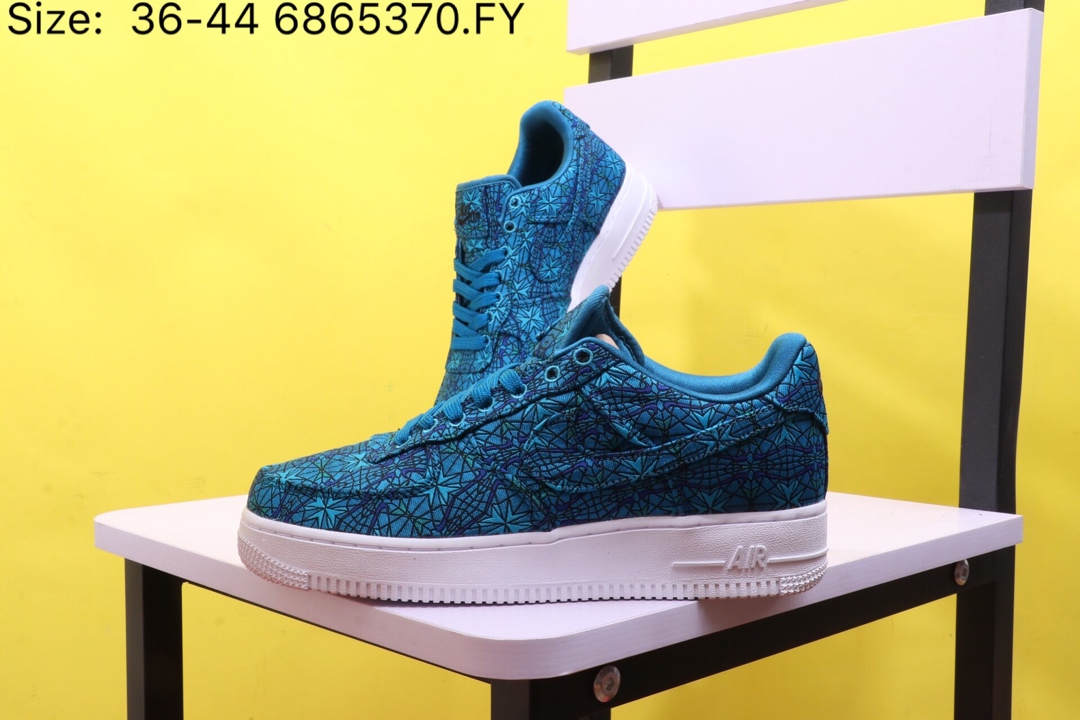 210【 耐克 Nike Air Force 1】 Nike Air Force 1 Low Premium鞋面由宝绿色绸布面材质打造而成AT4144-300