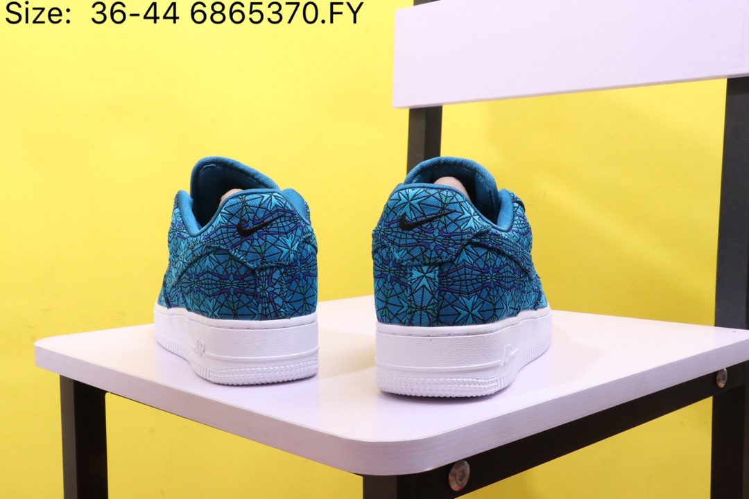 210【 耐克 Nike Air Force 1】 Nike Air Force 1 Low Premium鞋面由宝绿色绸布面材质打造而成AT4144-300