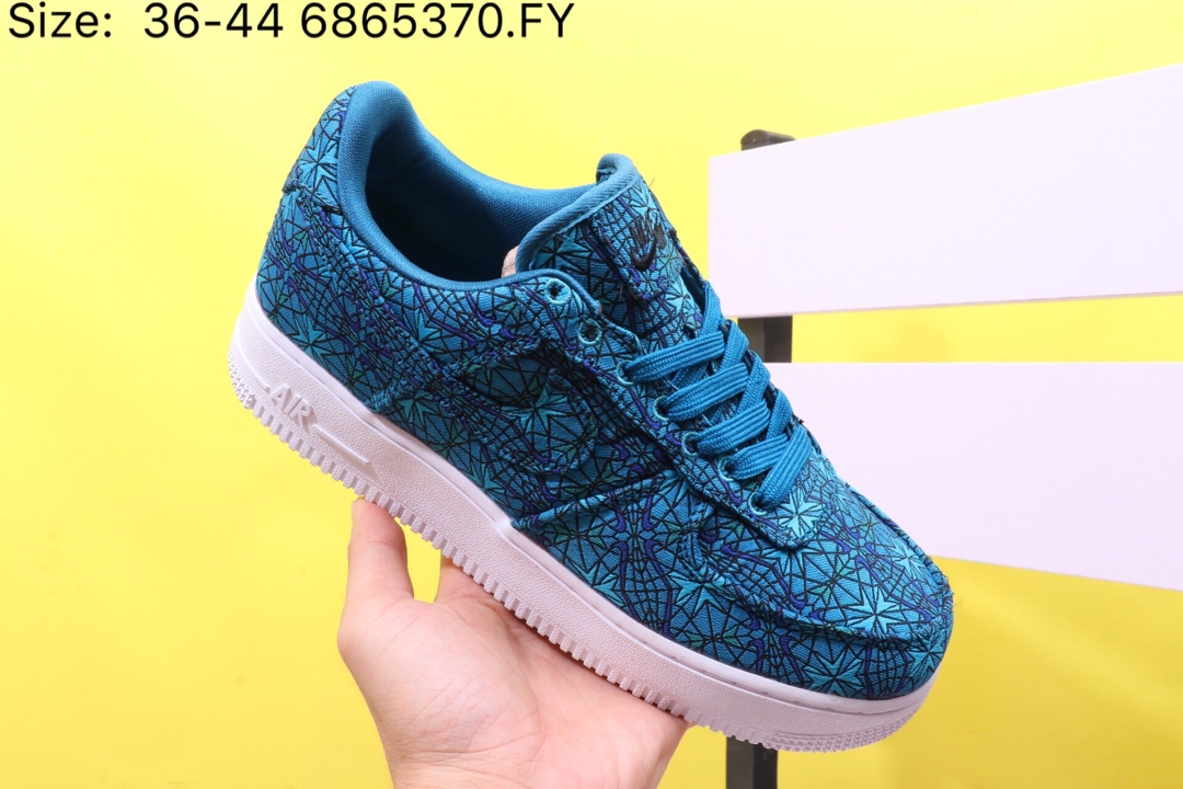 210【 耐克 Nike Air Force 1】 Nike Air Force 1 Low Premium鞋面由宝绿色绸布面材质打造而成AT4144-300