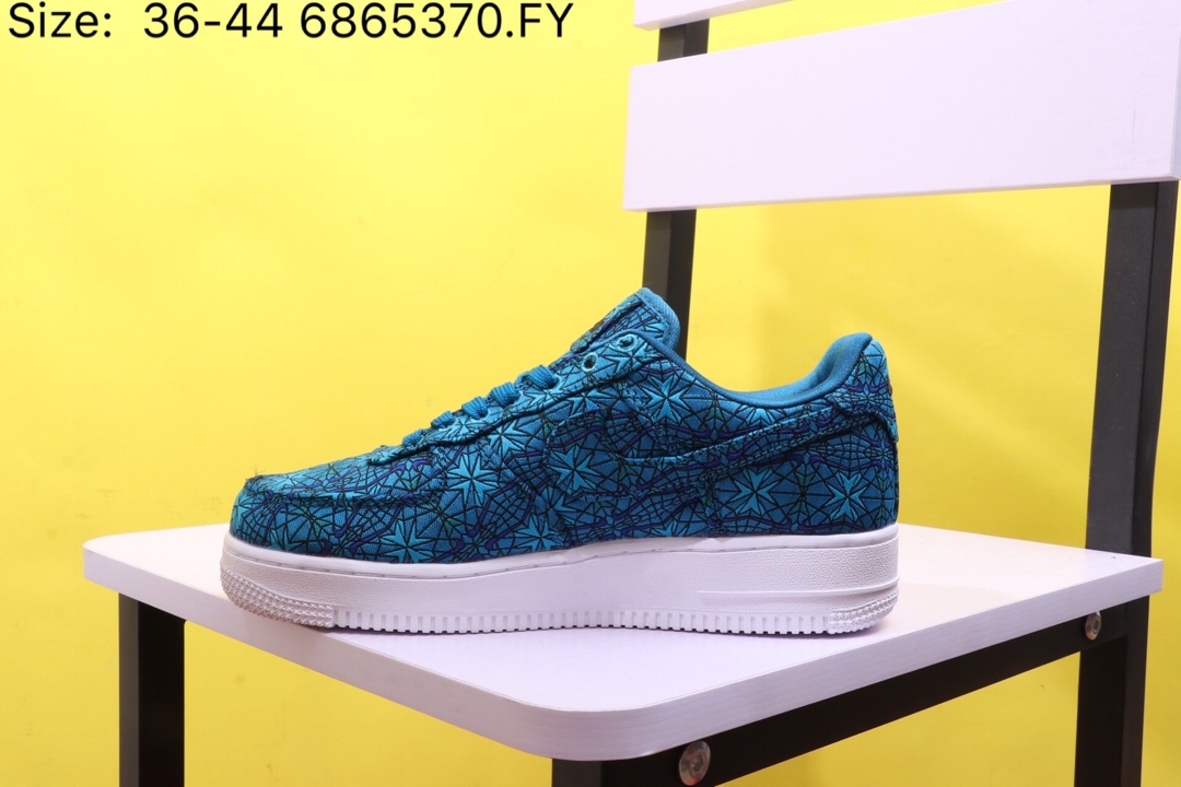 210【 耐克 Nike Air Force 1】 Nike Air Force 1 Low Premium鞋面由宝绿色绸布面材质打造而成AT4144-300