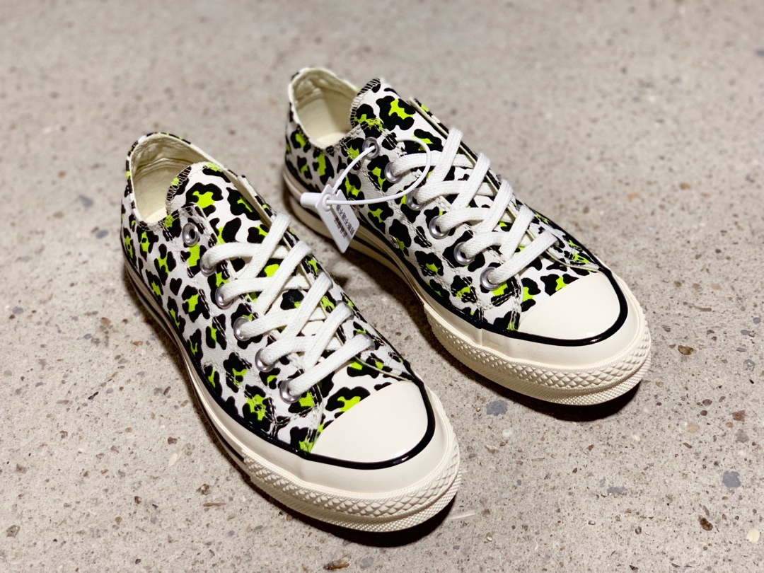 160匡威Converse 1970s荧光绿豹纹 低帮帆布鞋鞋面以波点豹纹为主色调