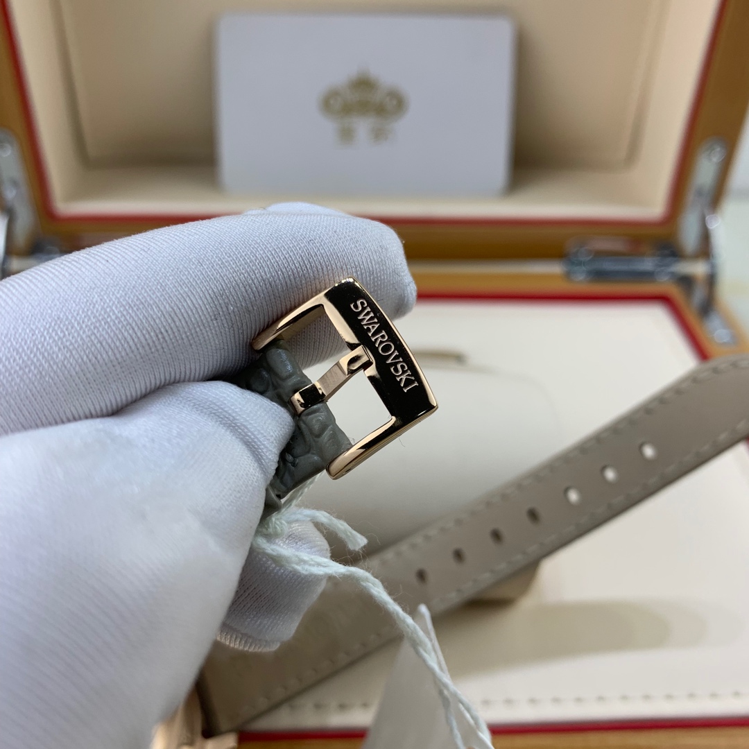 Unknown 皇家 施华洛世奇三眼女款腕表