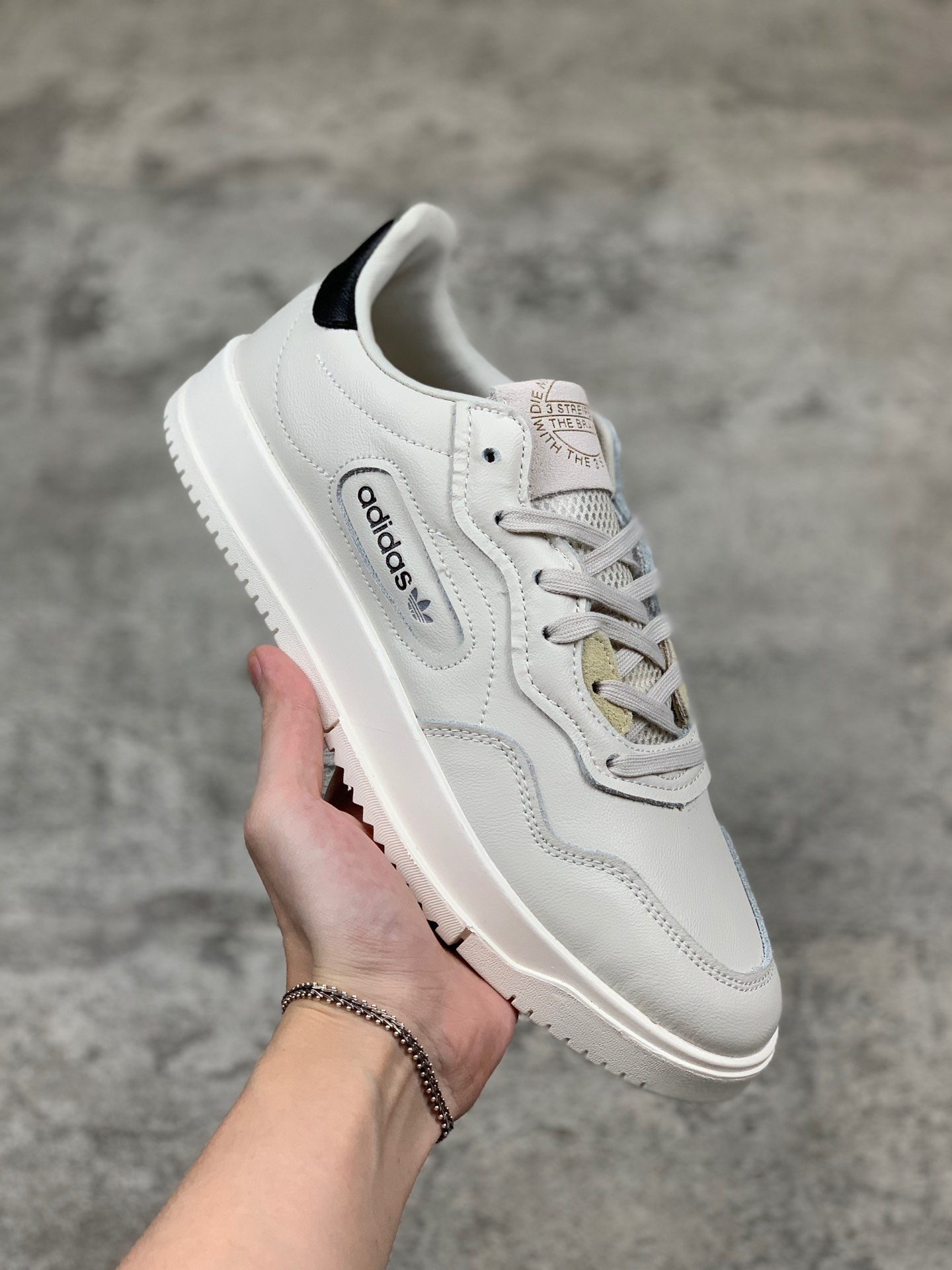 180Adidas Originals SC Premieresing”White”历史首秀系列经典复古平底百搭休闲波鞋BD7583尺码：40 40.5 41 42 42.5 43 44