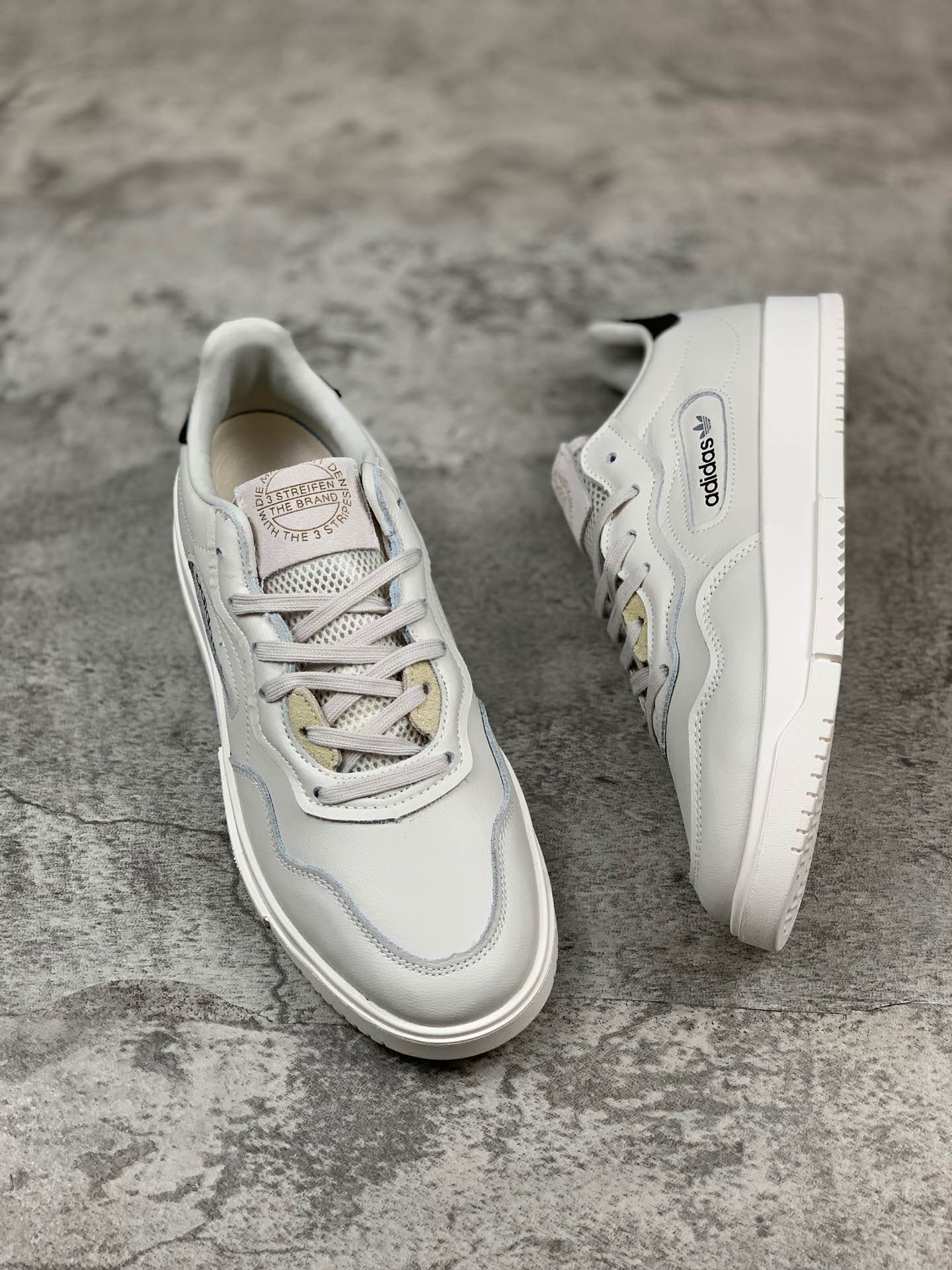 180Adidas Originals SC Premieresing”White”历史首秀系列经典复古平底百搭休闲波鞋BD7583尺码：40 40.5 41 42 42.5 43 44