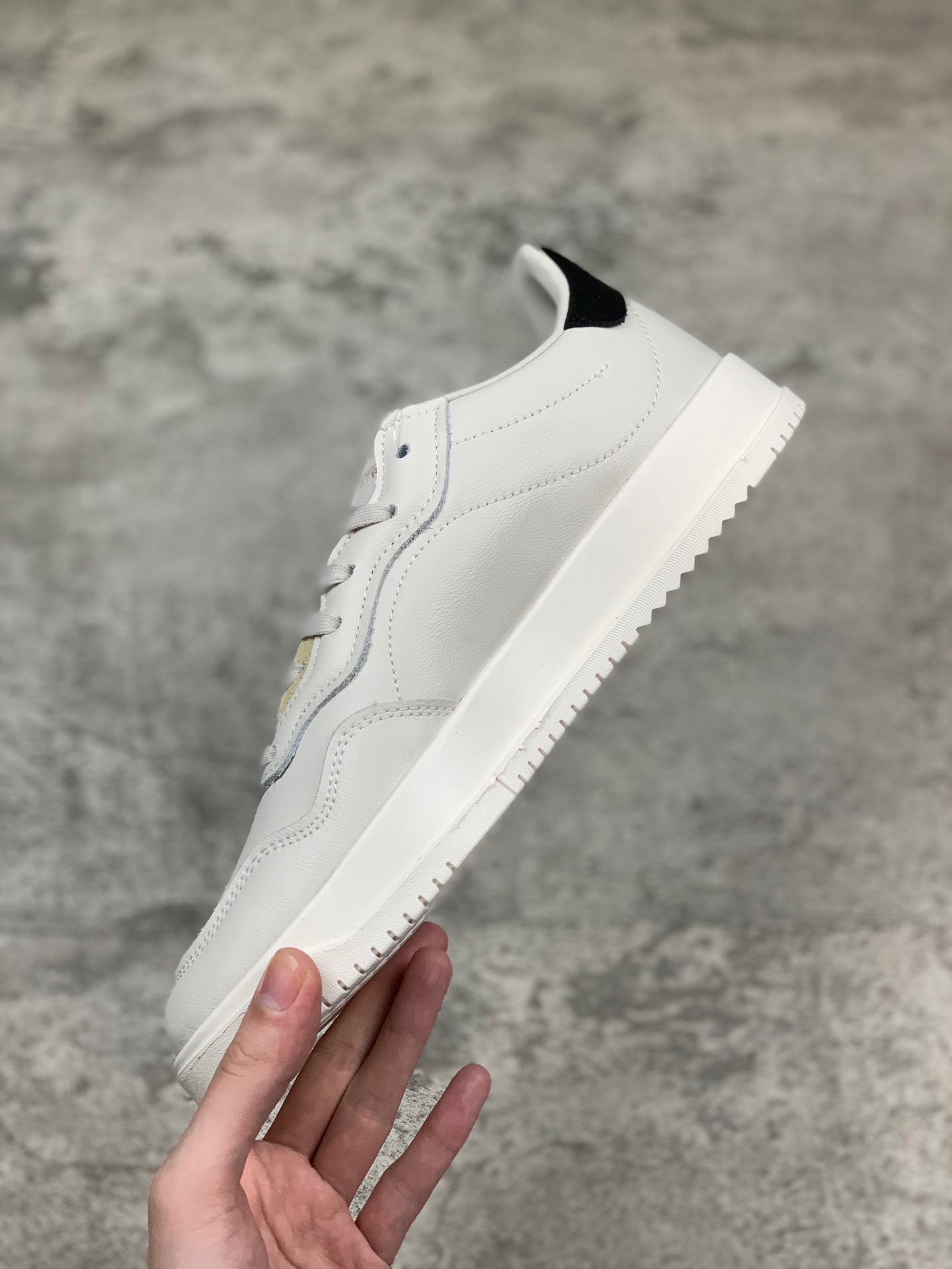 180Adidas Originals SC Premieresing”White”历史首秀系列经典复古平底百搭休闲波鞋BD7583尺码：40 40.5 41 42 42.5 43 44