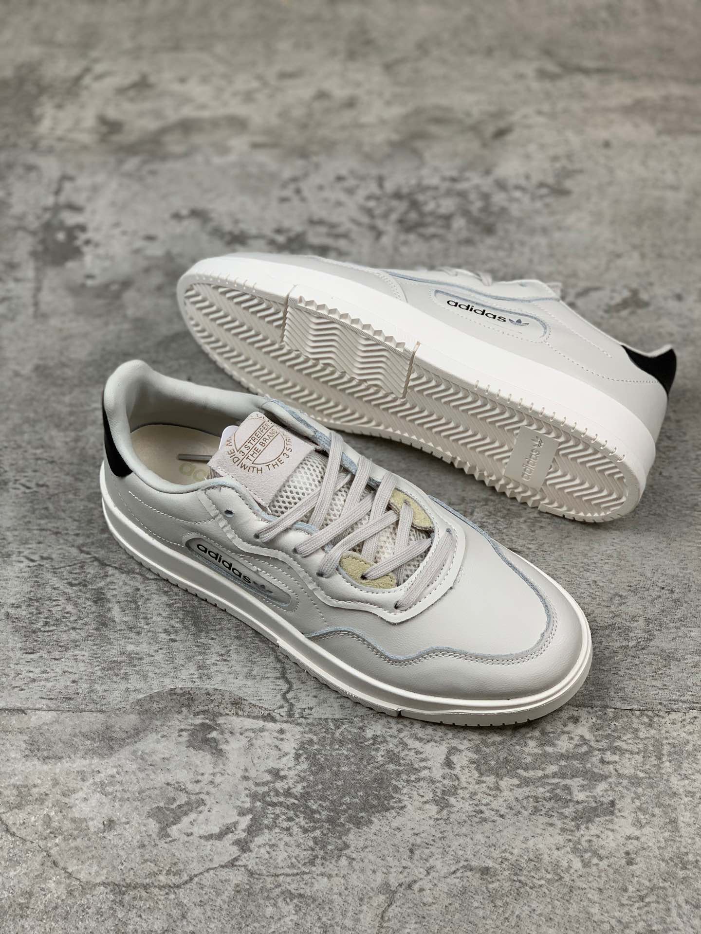 180Adidas Originals SC Premieresing”White”历史首秀系列经典复古平底百搭休闲波鞋BD7583尺码：40 40.5 41 42 42.5 43 44