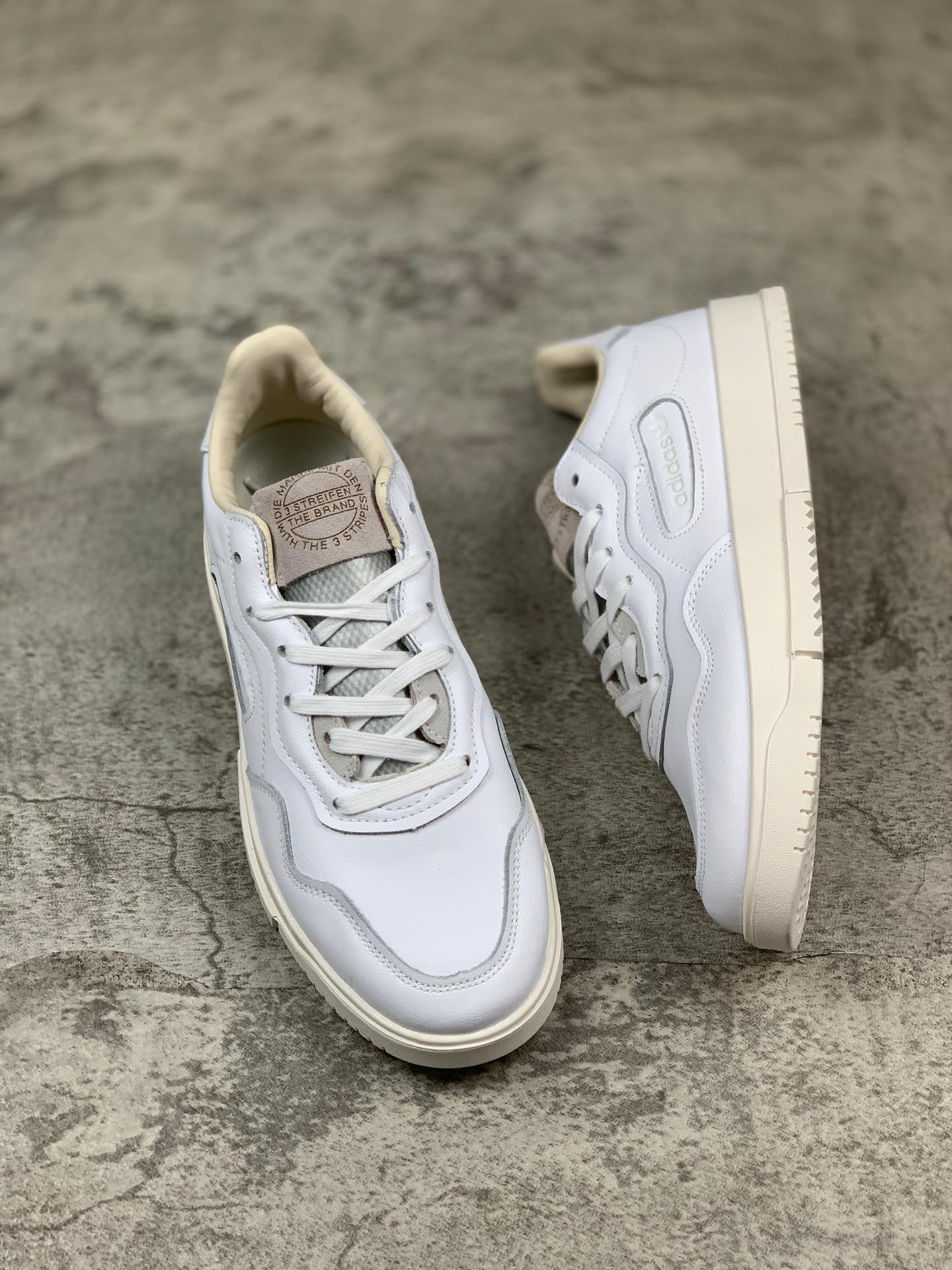 180Adidas Originals SC Premieresing”White”历史首秀系列经典复古平底百搭休闲波鞋BD7583