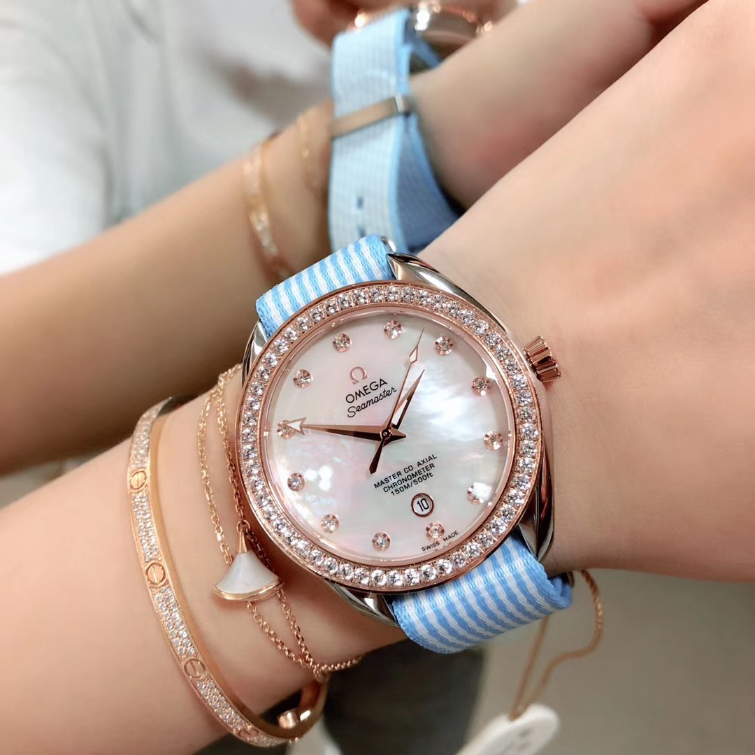 Omega 欧米茄海马系列Aqua Terra至臻天文台女士腕表环镶璀璨美钻 诠释情致迷人风范