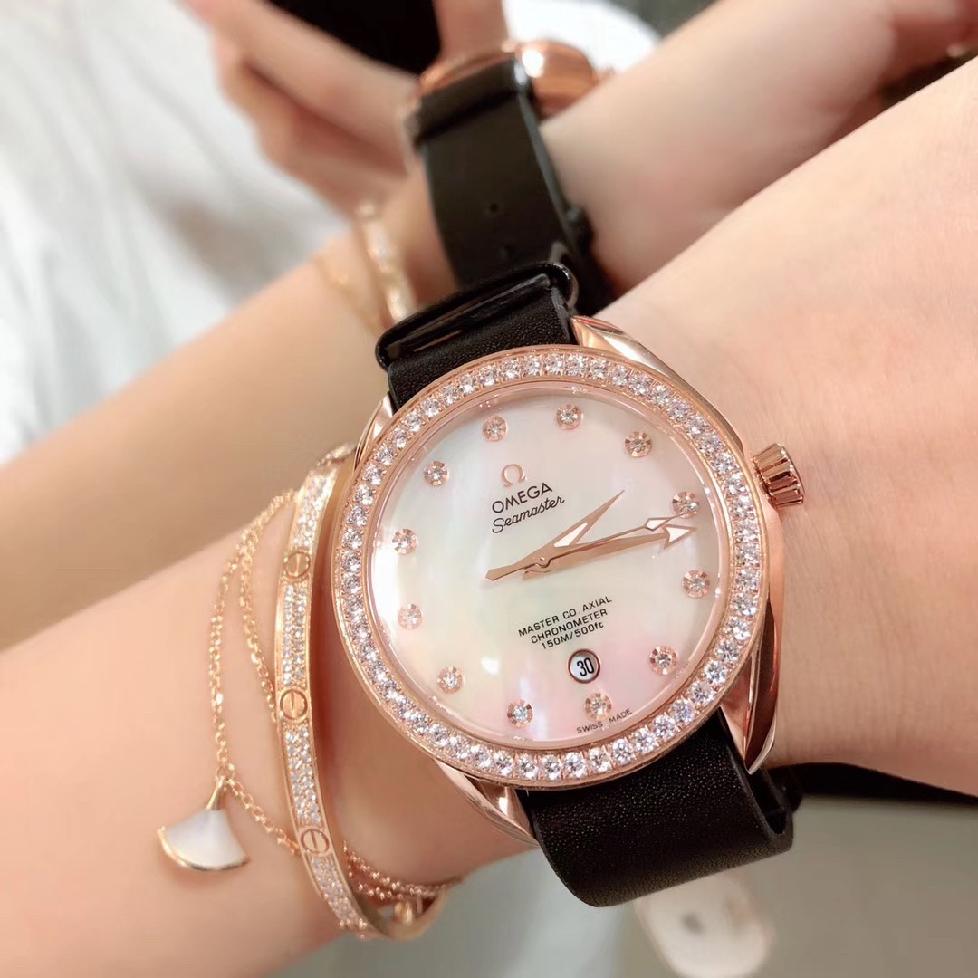 Omega 欧米茄海马系列Aqua Terra至臻天文台女士腕表环镶璀璨美钻 诠释情致迷人风范