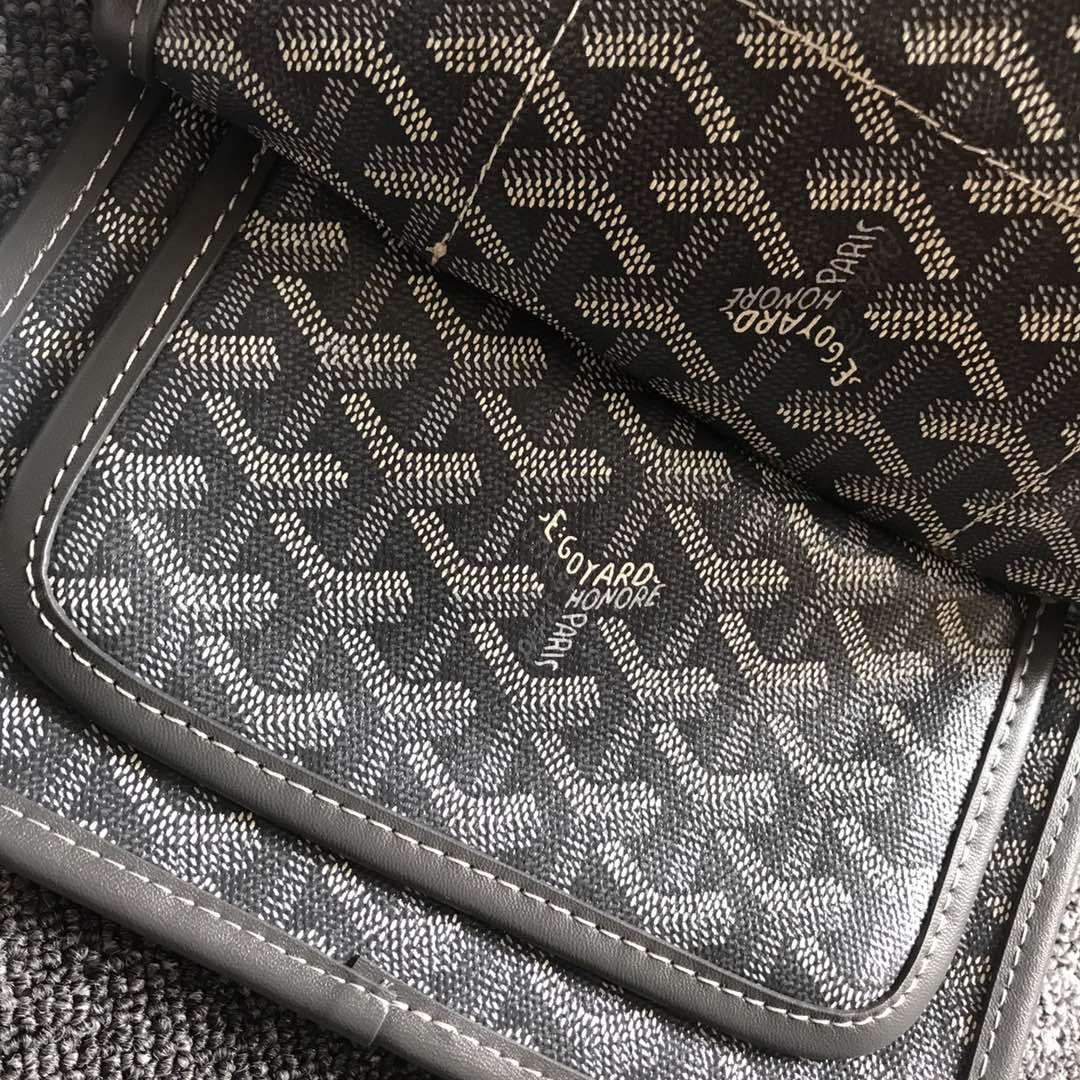 GOYARD戈雅三层包小挎包到货，這款小包正版特别难买 小小的其实超能装。一共3个小口袋+背面还有个插袋