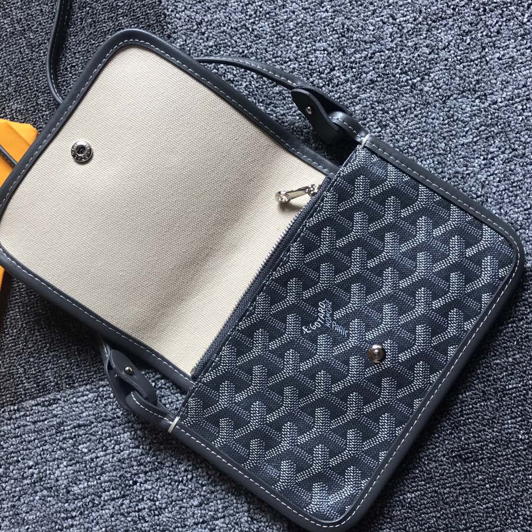 GOYARD戈雅三层包小挎包到货，這款小包正版特别难买 小小的其实超能装。一共3个小口袋+背面还有个插袋