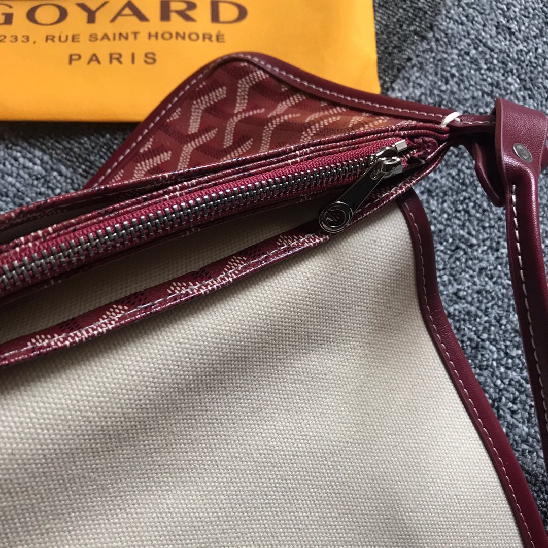 GOYARD戈雅三层包小挎包到货，這款小包正版特别难买 小小的其实超能装。一共3个小口袋+背面还有个插袋