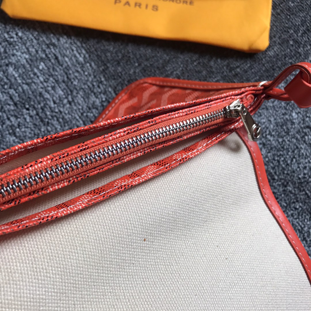 GOYARD戈雅三层包小挎包到货，這款小包正版特别难买 小小的其实超能装。一共3个小口袋+背面还有个插袋