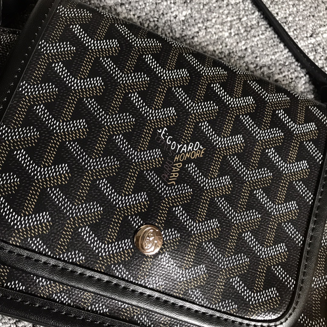 GOYARD戈雅三层包小挎包到货，這款小包正版特别难买 小小的其实超能装。一共3个小口袋+背面还有个插袋