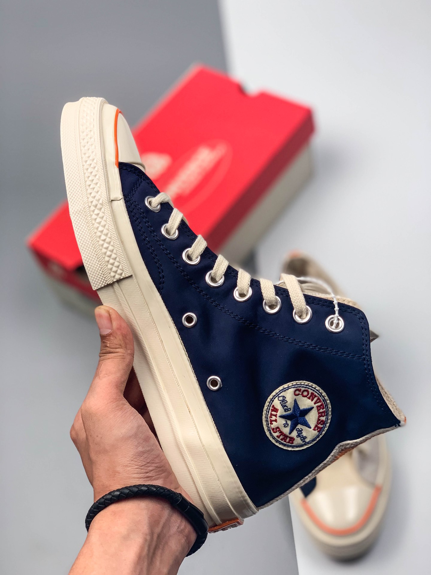 200真标硫化 英国著名潮流店铺联名Foot Patrol x Converse Chuck Taylor 1970 High'Natural'高帮硫化休闲运动板鞋“鸳鸯鞋面米深蓝”165491C