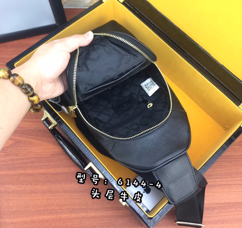 （原单货）黑色【范思哲】专柜原单，范思哲胸包🐮爆款[强][强]【VERSACE】🐮专柜同步，原版进囗头层