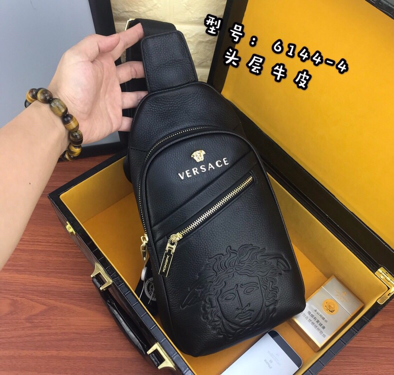 （原单货）黑色【范思哲】专柜原单，范思哲胸包🐮爆款[强][强]【VERSACE】🐮专柜同步，原版进囗头层
