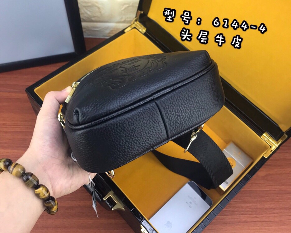 （原单货）黑色【范思哲】专柜原单，范思哲胸包🐮爆款[强][强]【VERSACE】🐮专柜同步，原版进囗头层