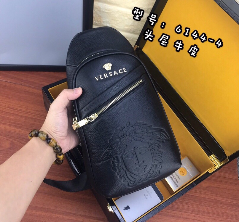 （原单货）黑色【范思哲】专柜原单，范思哲胸包🐮爆款[强][强]【VERSACE】🐮专柜同步，原版进囗头层