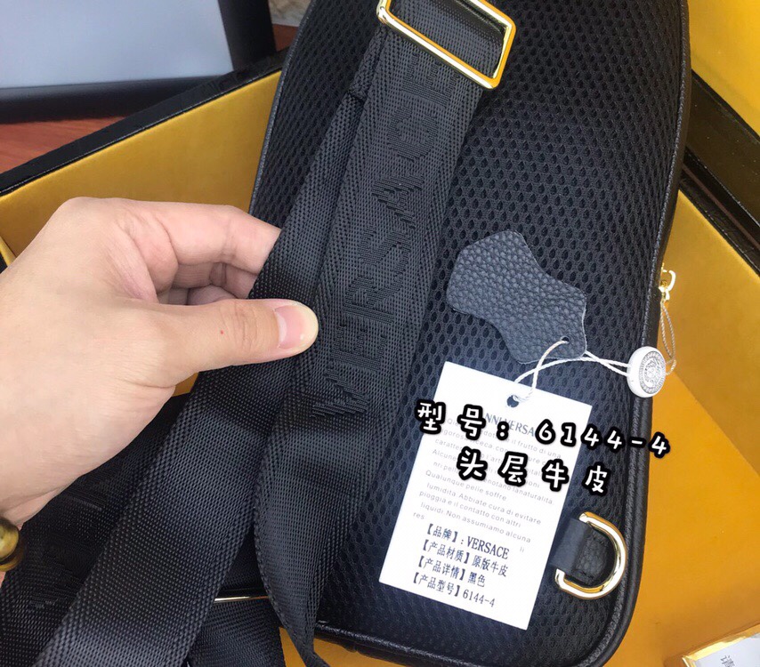 （原单货）黑色【范思哲】专柜原单，范思哲胸包🐮爆款[强][强]【VERSACE】🐮专柜同步，原版进囗头层