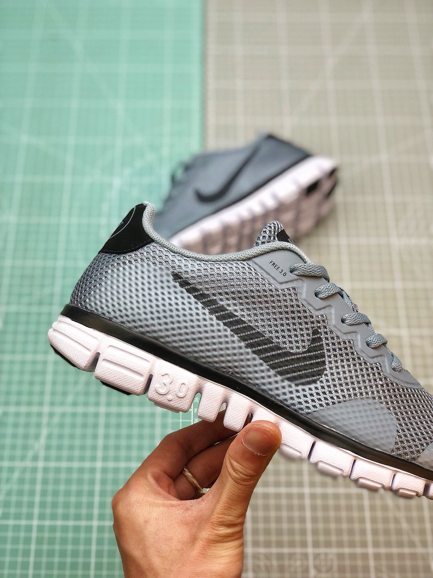 130 2019夏季Nike FREE 3.0V2夏季赤足透气面跑鞋806568-005