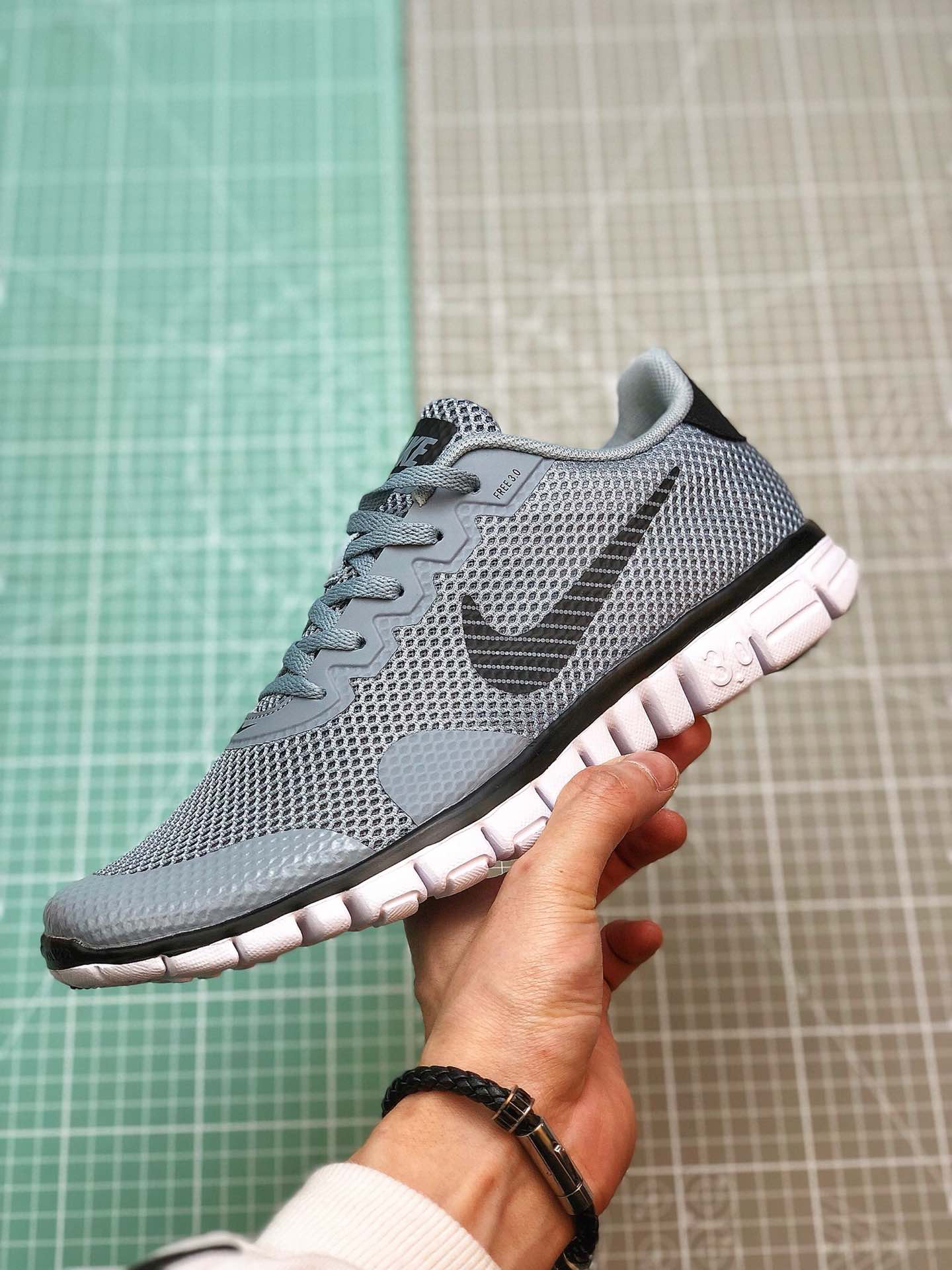 130 2019夏季Nike FREE 3.0V2夏季赤足透气面跑鞋806568-005