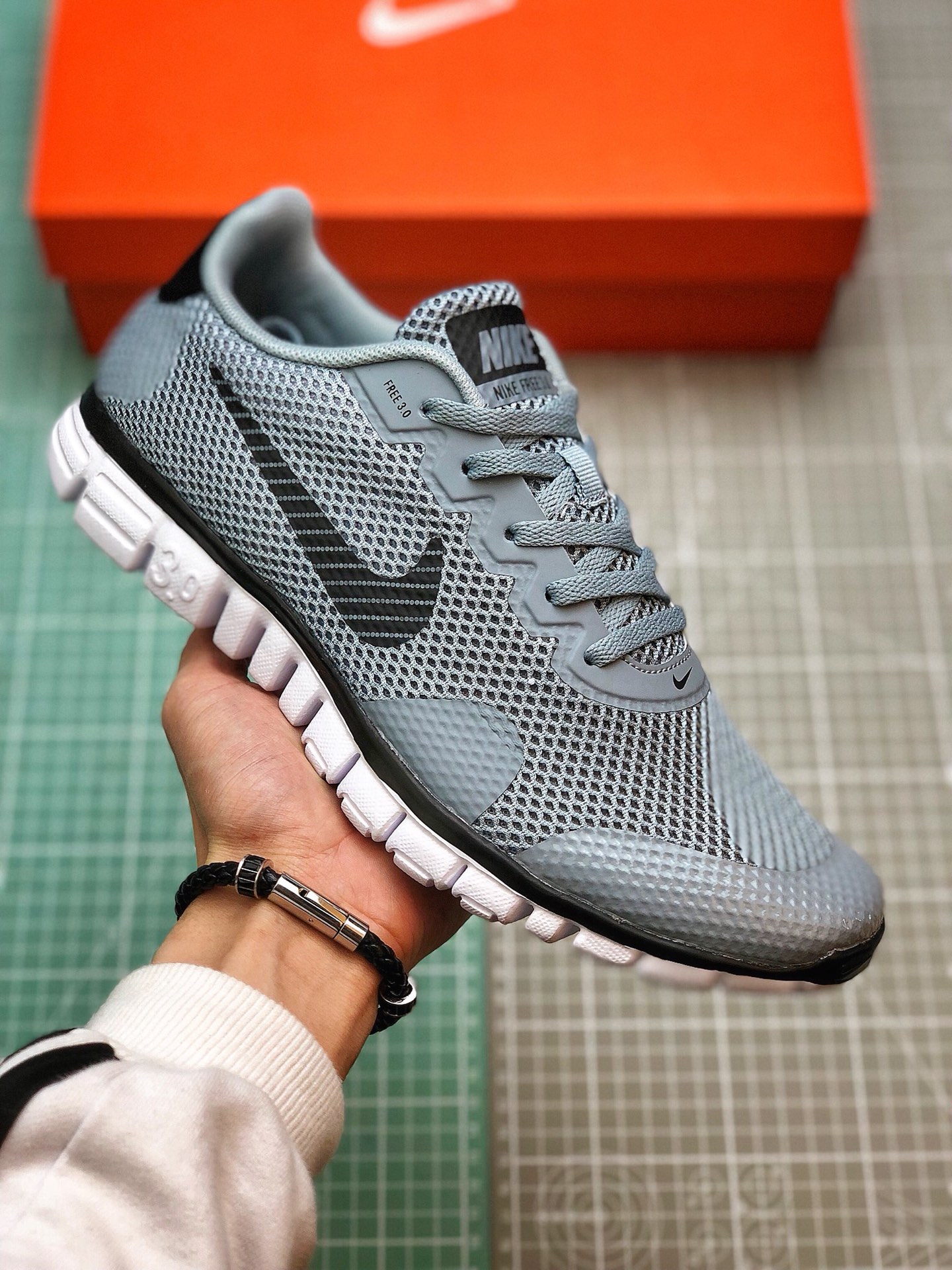 130 2019夏季Nike FREE 3.0V2夏季赤足透气面跑鞋806568-005
