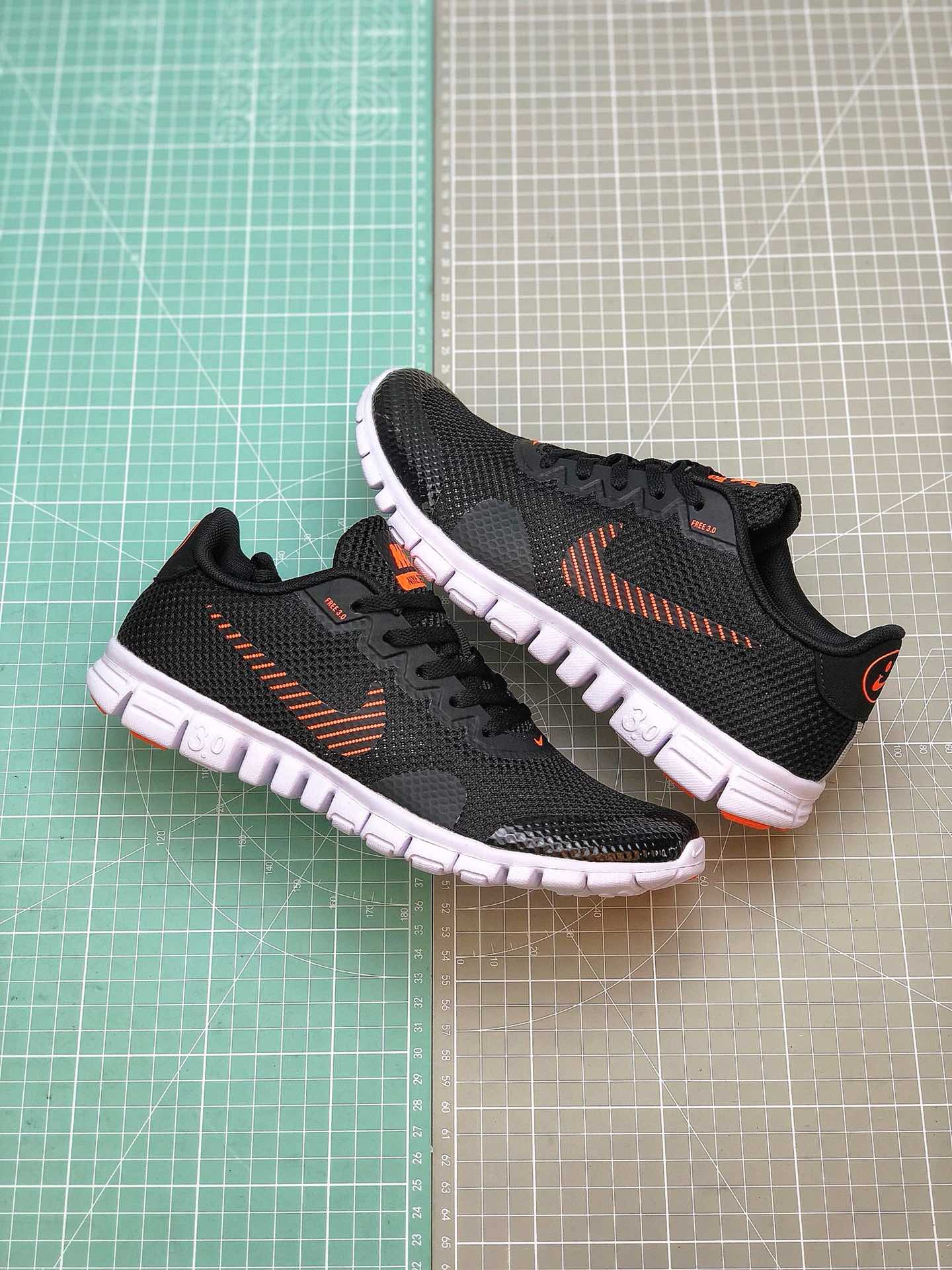 130 2019夏季Nike FREE 3.0V2夏季赤足透气面跑鞋806568-003