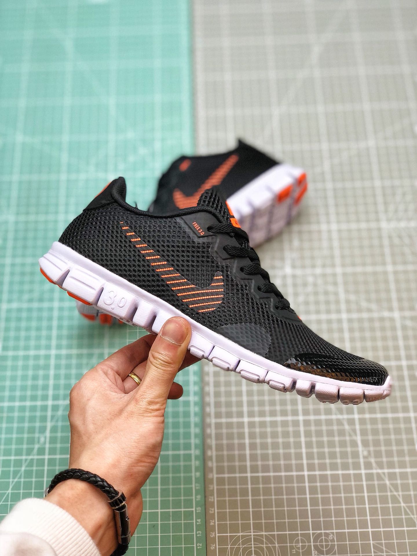 130 2019夏季Nike FREE 3.0V2夏季赤足透气面跑鞋806568-003