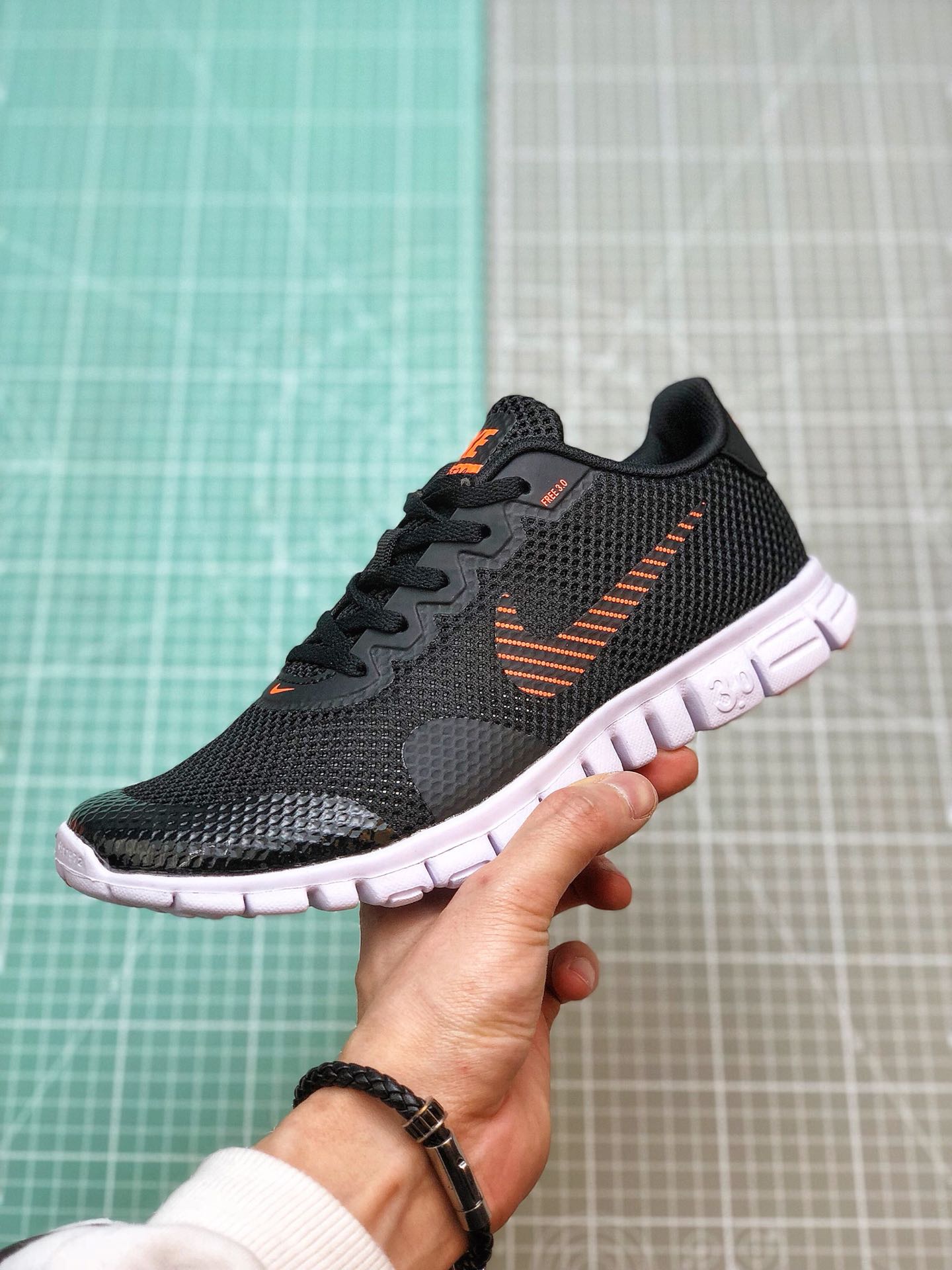130 2019夏季Nike FREE 3.0V2夏季赤足透气面跑鞋806568-003