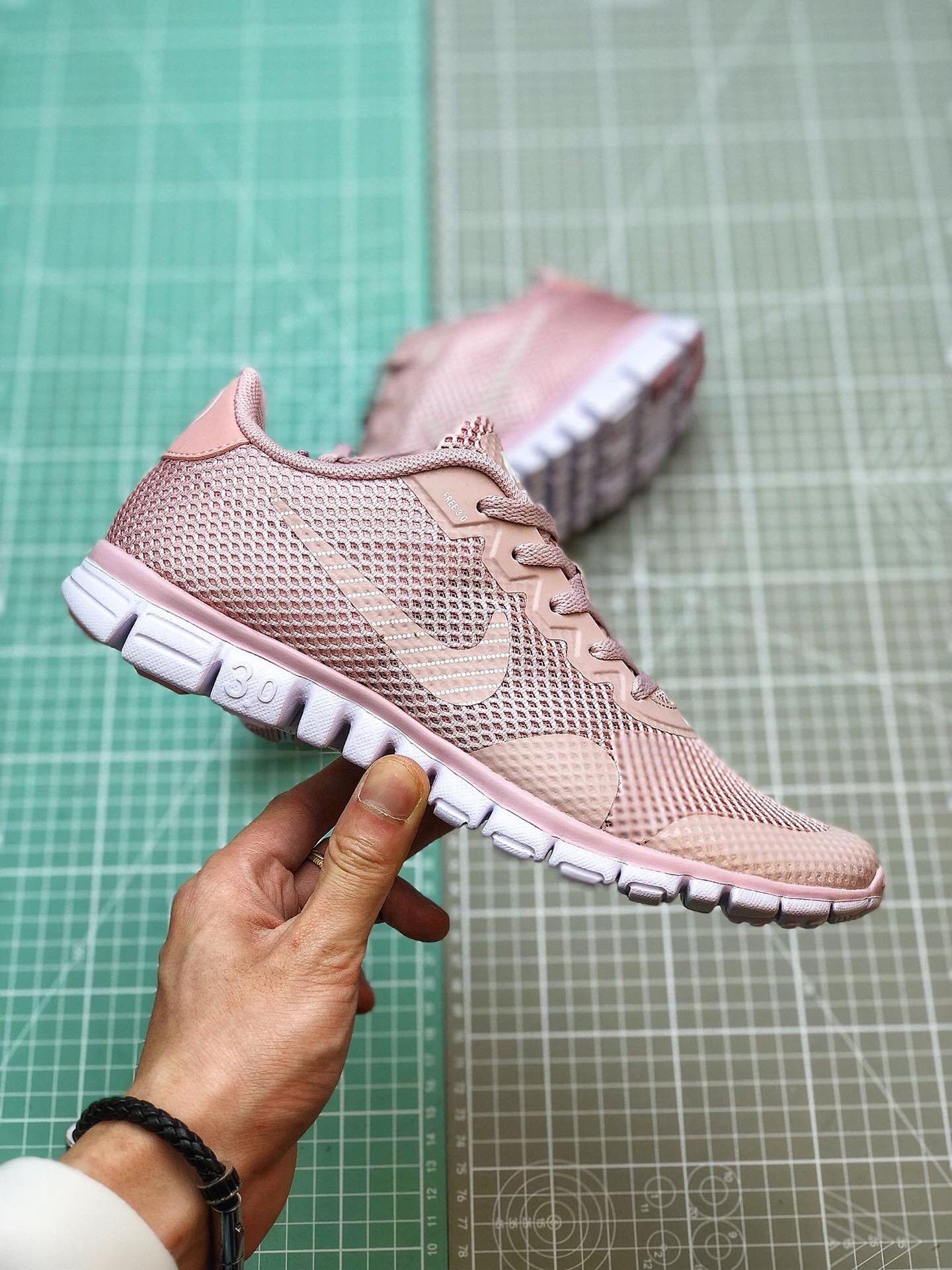 130 2019夏季Nike FREE 3.0V2夏季赤足透气面跑鞋806568-009