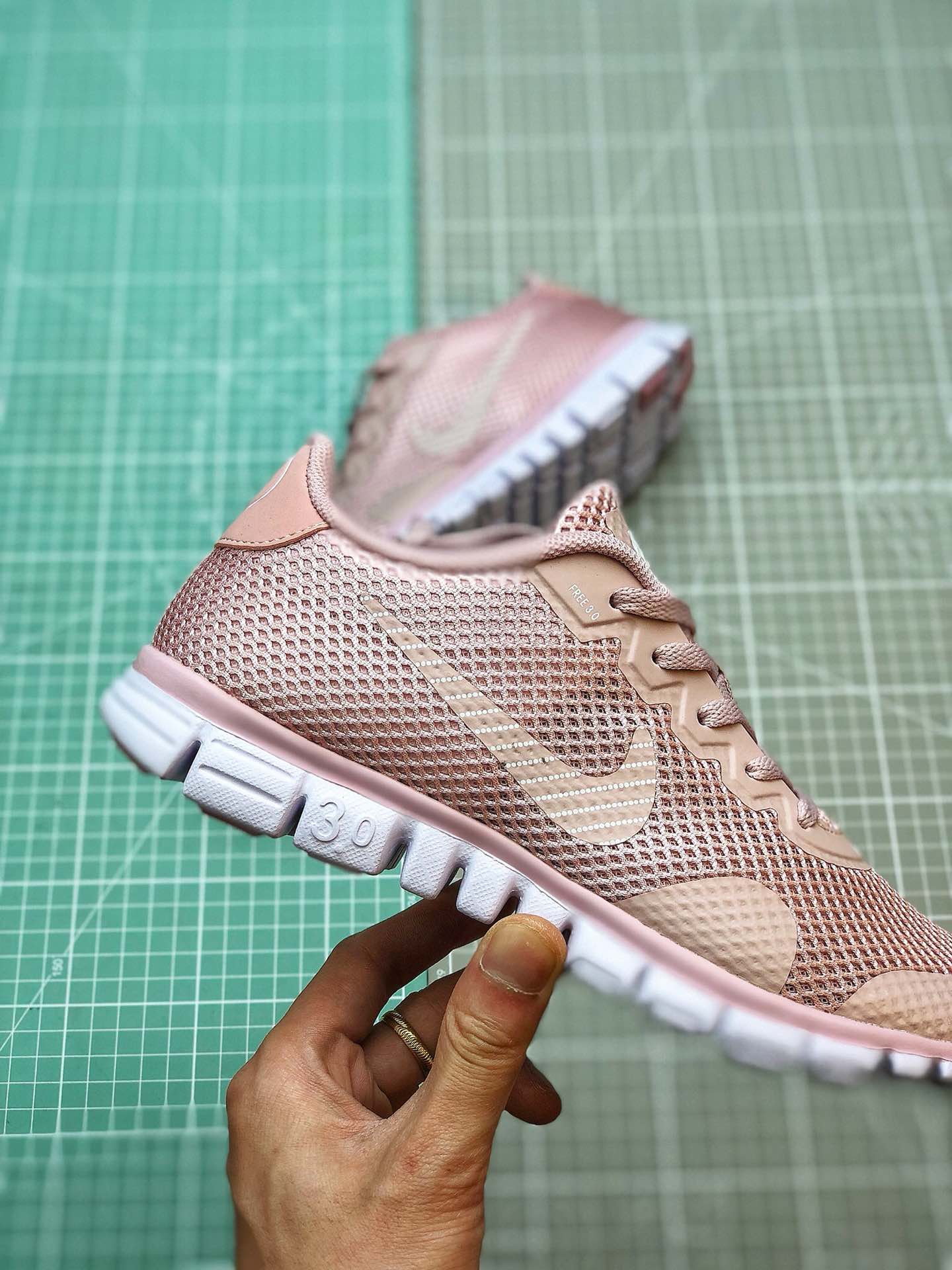 130 2019夏季Nike FREE 3.0V2夏季赤足透气面跑鞋806568-009