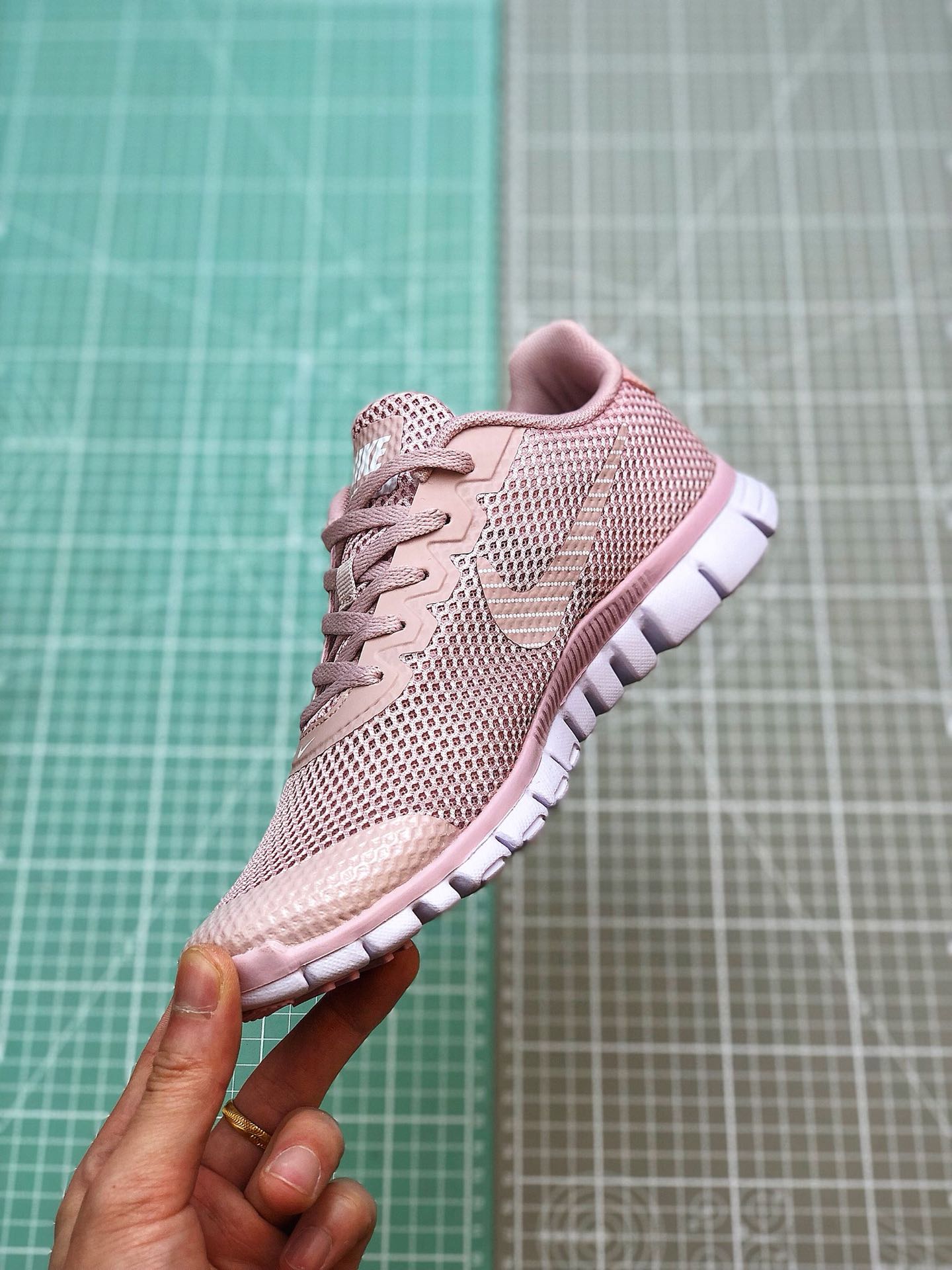 130 2019夏季Nike FREE 3.0V2夏季赤足透气面跑鞋806568-009