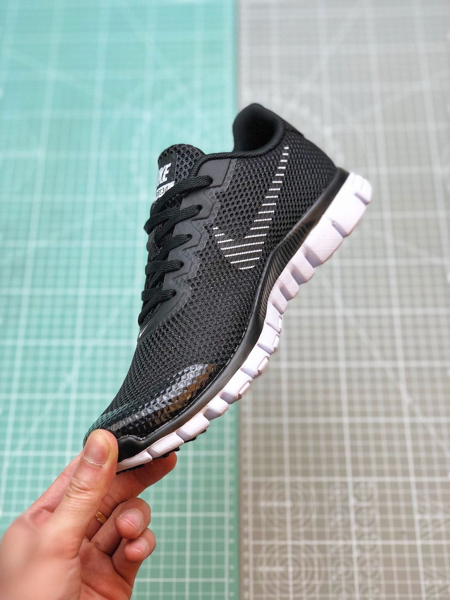 130 2019夏季Nike FREE 3.0V2夏季赤足透气面跑鞋806568-001