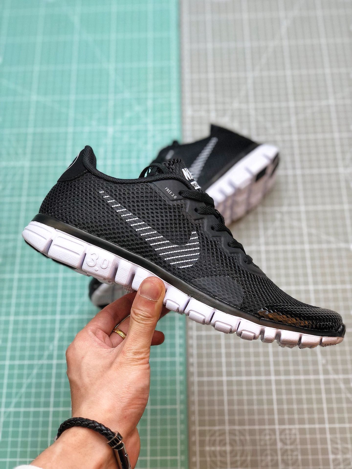 130 2019夏季Nike FREE 3.0V2夏季赤足透气面跑鞋806568-001