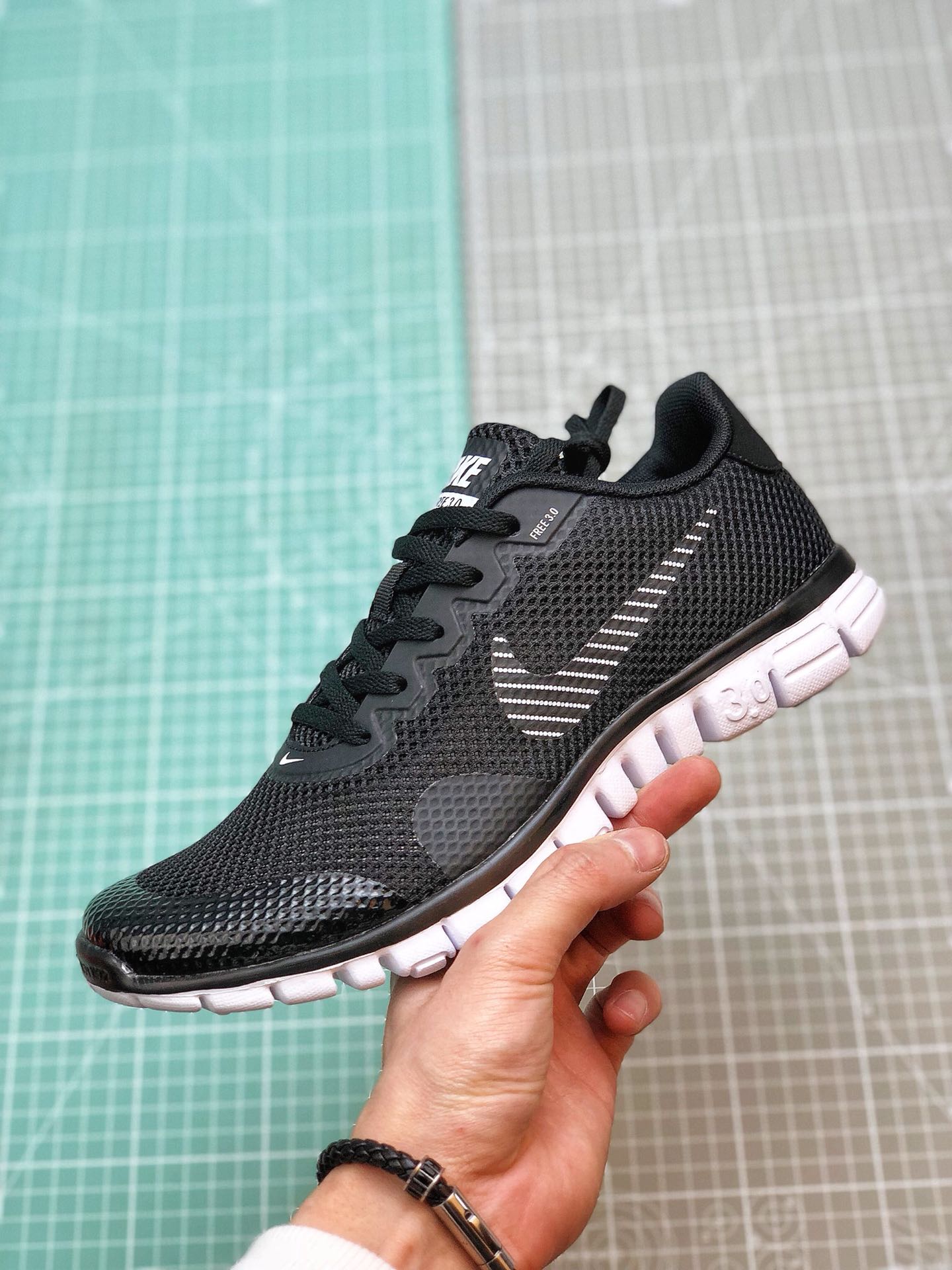 130 2019夏季Nike FREE 3.0V2夏季赤足透气面跑鞋806568-001