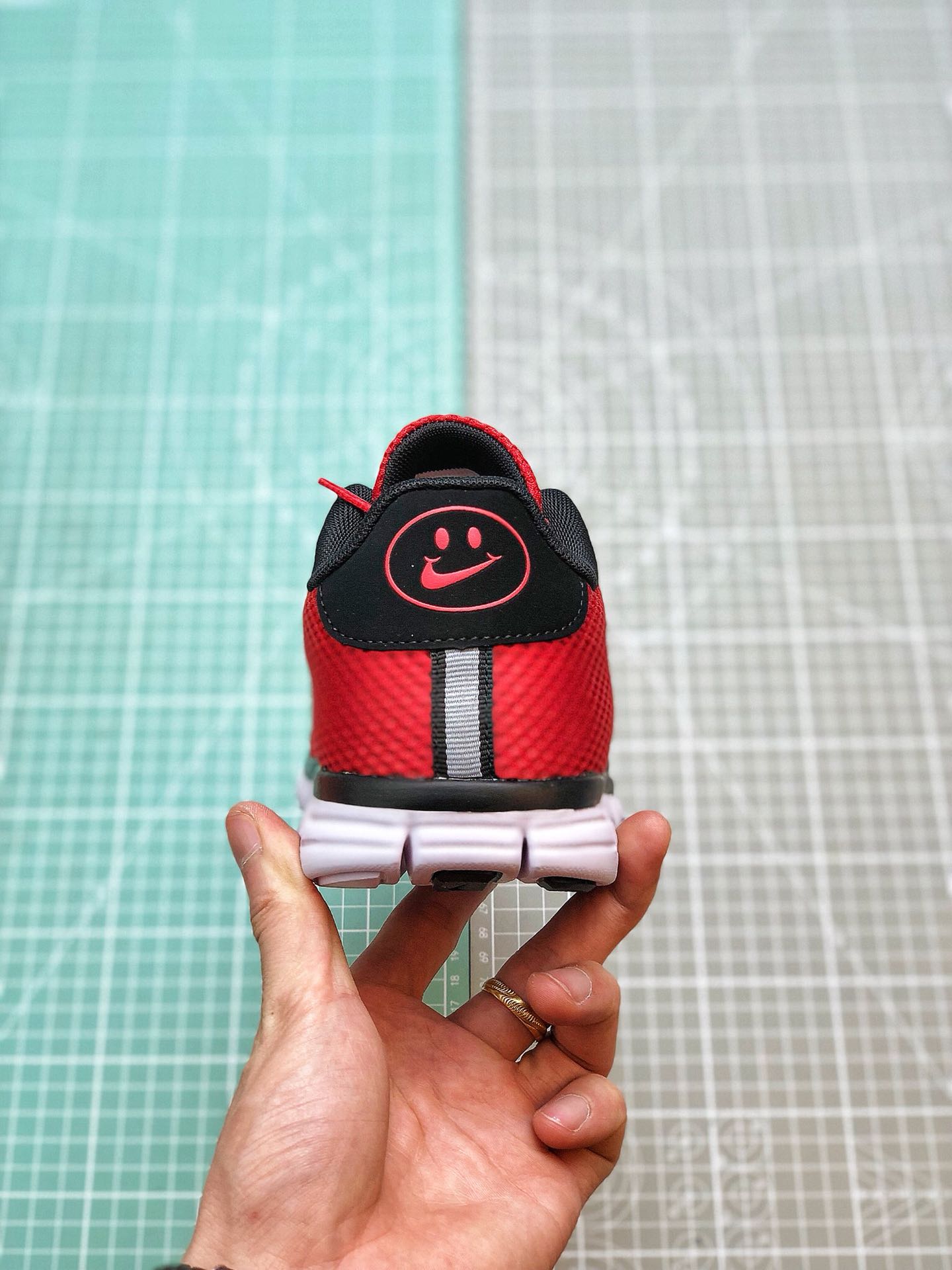 130 2019夏季Nike FREE 3.0V2夏季赤足透气面跑鞋806568-004